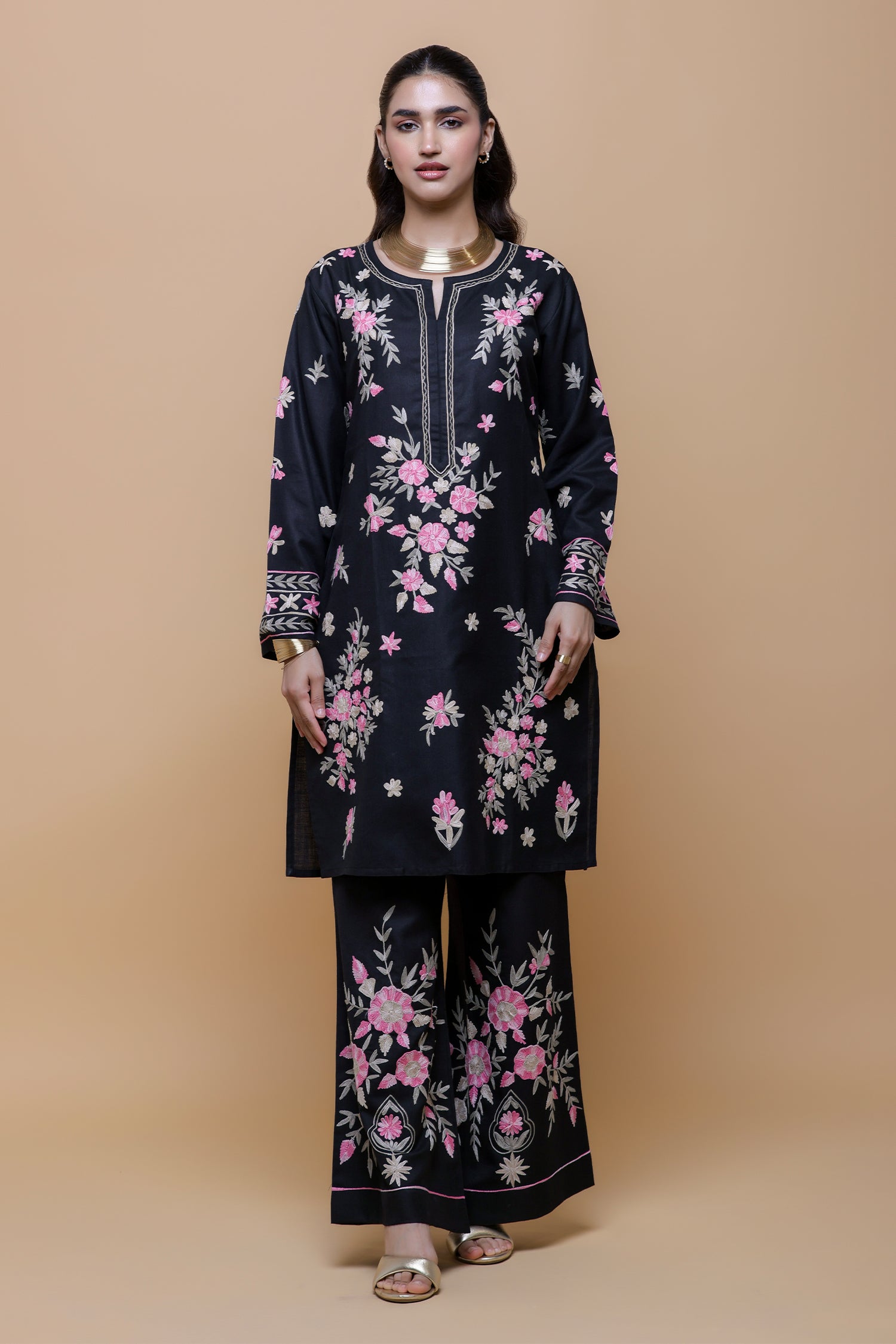 Cotton Kashmiri Aari Kurta Set With Bellbottom - Black