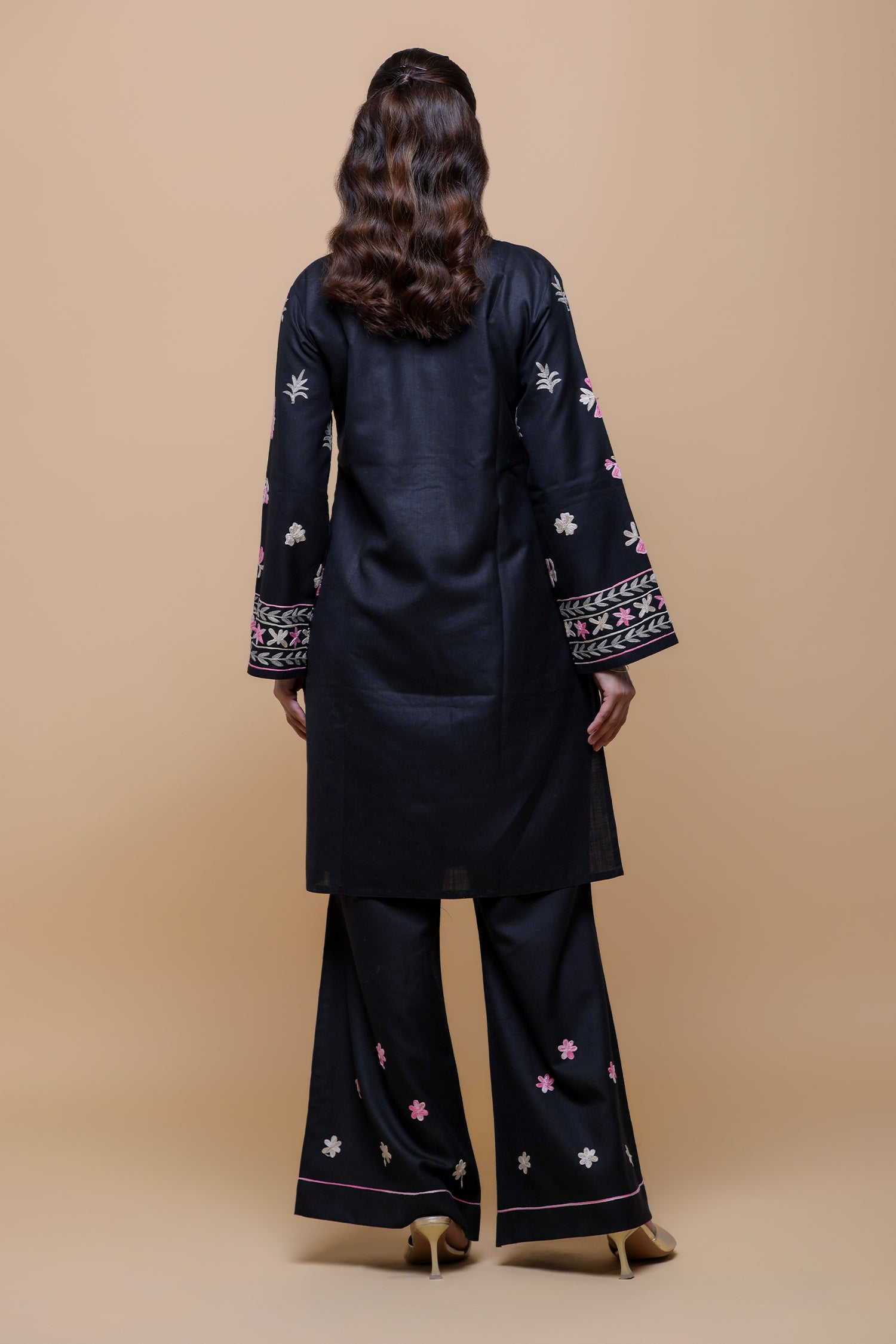 Cotton Kashmiri Aari Kurta Set With Bellbottom - Black