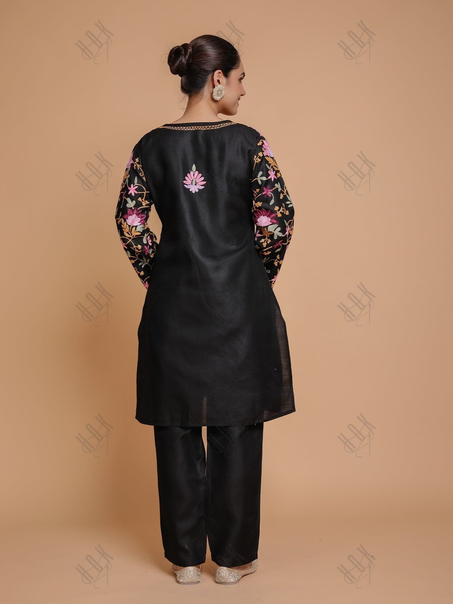 Mansi in Falak Kashmiri Kurta Set - Black