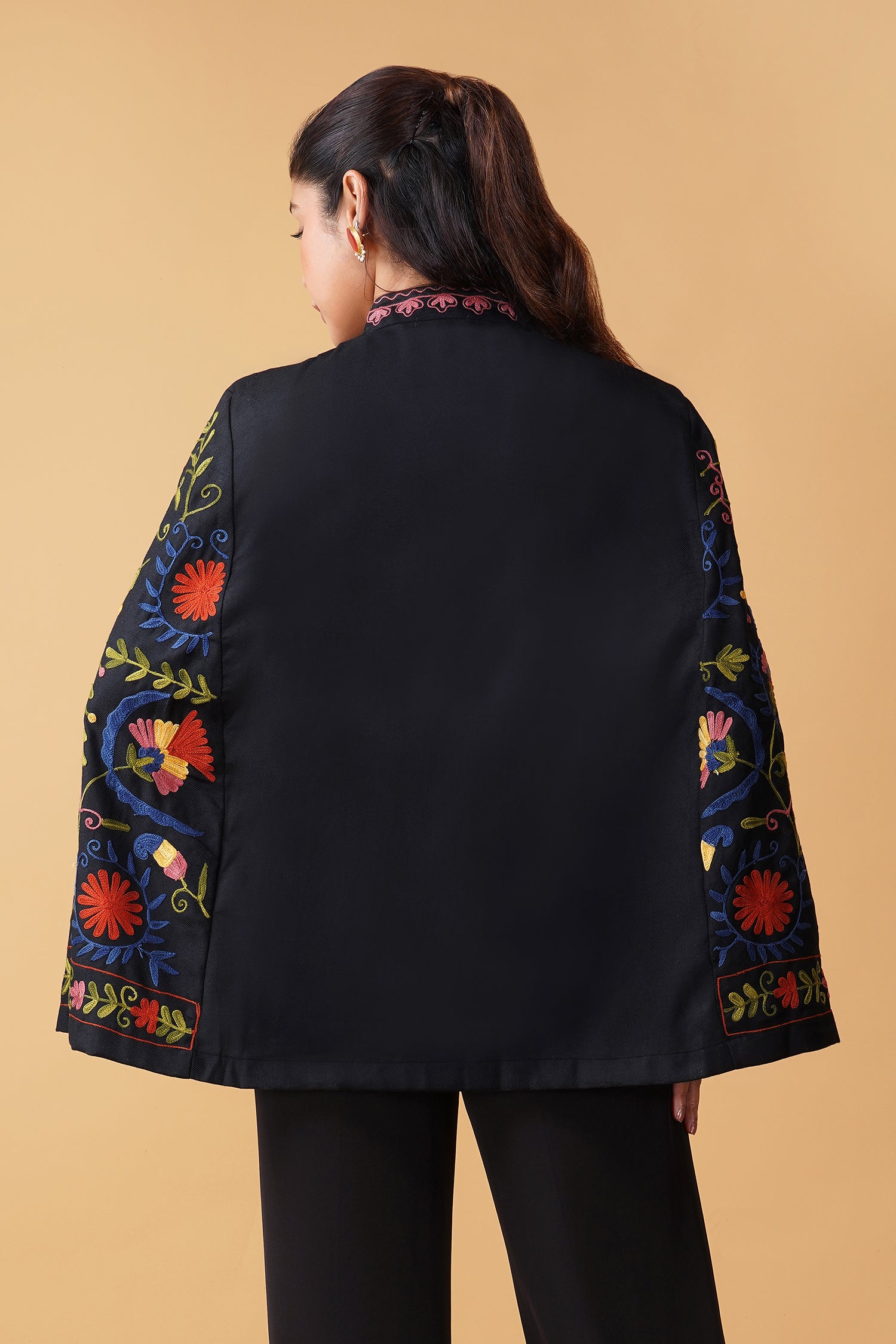 Woolen Kashmiri Aari Cape – Black Multi-Colour