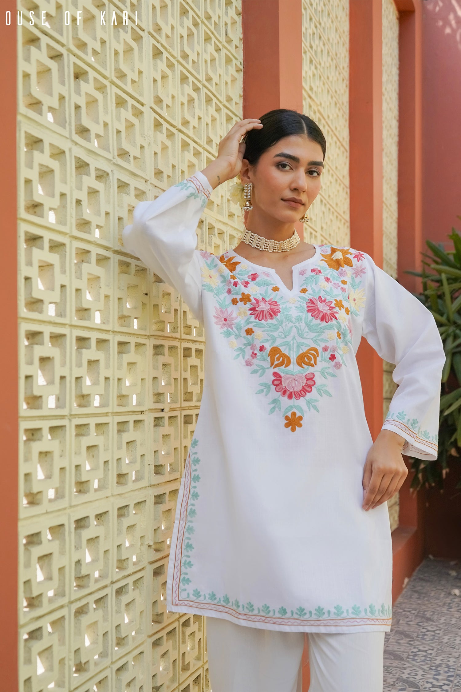 Kashmiri Aari Work Cotton Short Kurta – White