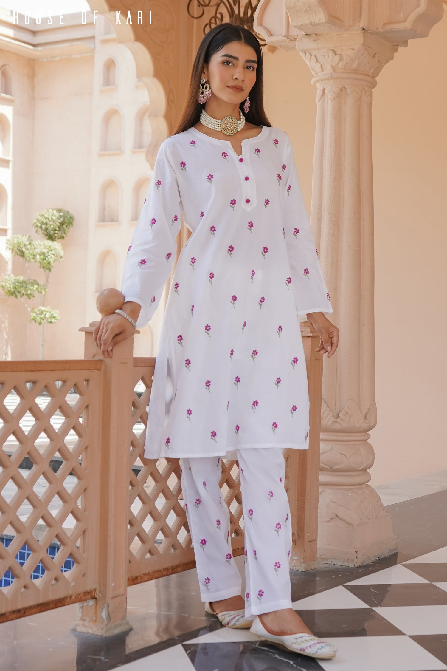 Chikankari Kurta Set In cotton - White