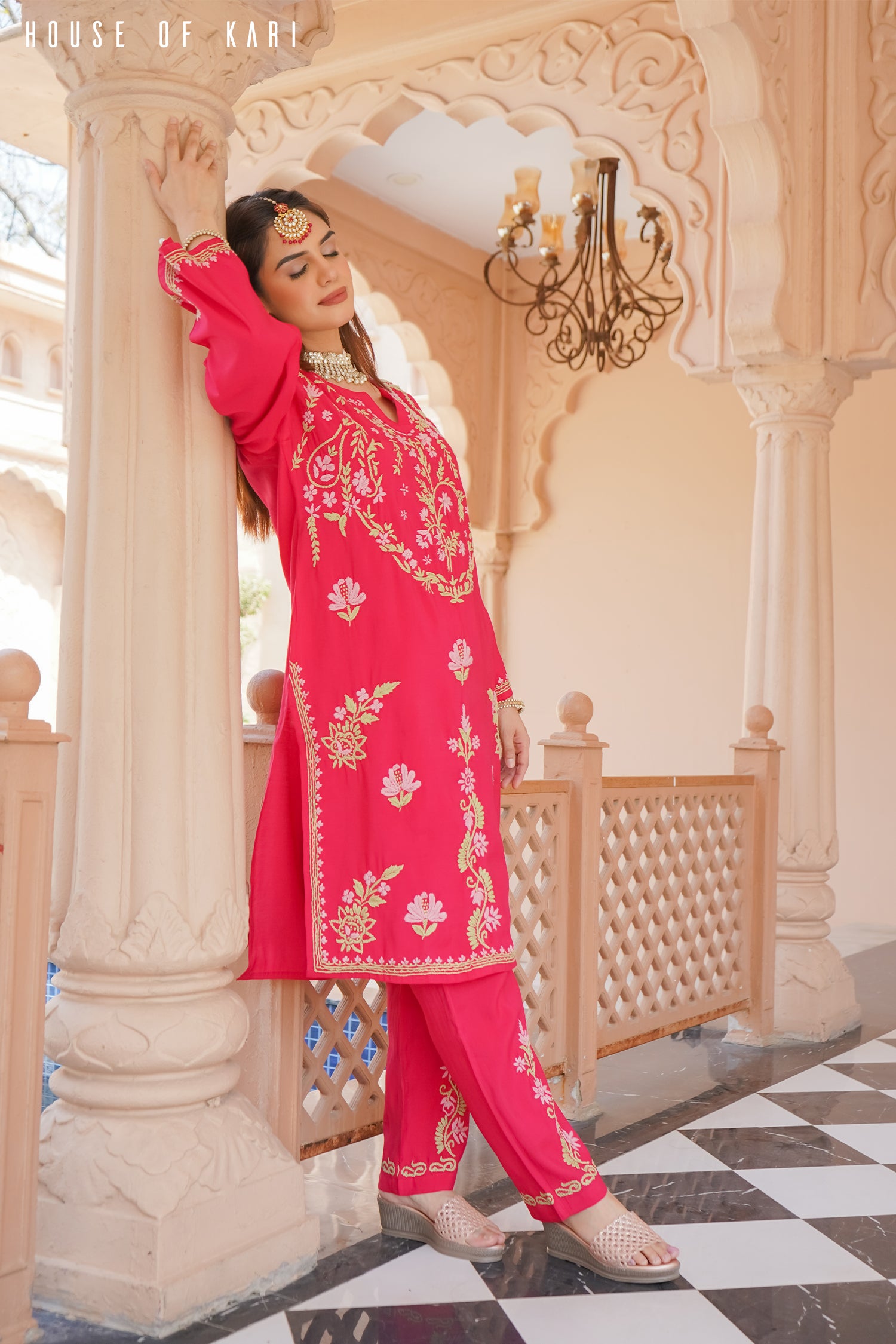 Chikankari Kurta Set In Muslin - Pink