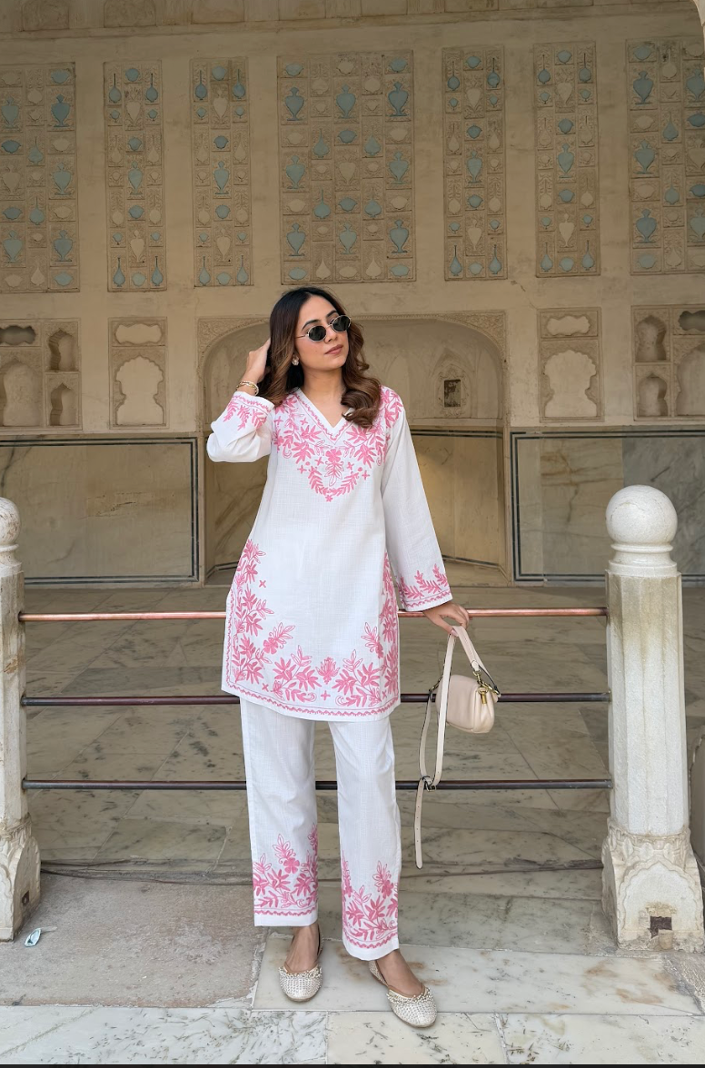 Arpita in Falak Kashmiri Kurta Set - White