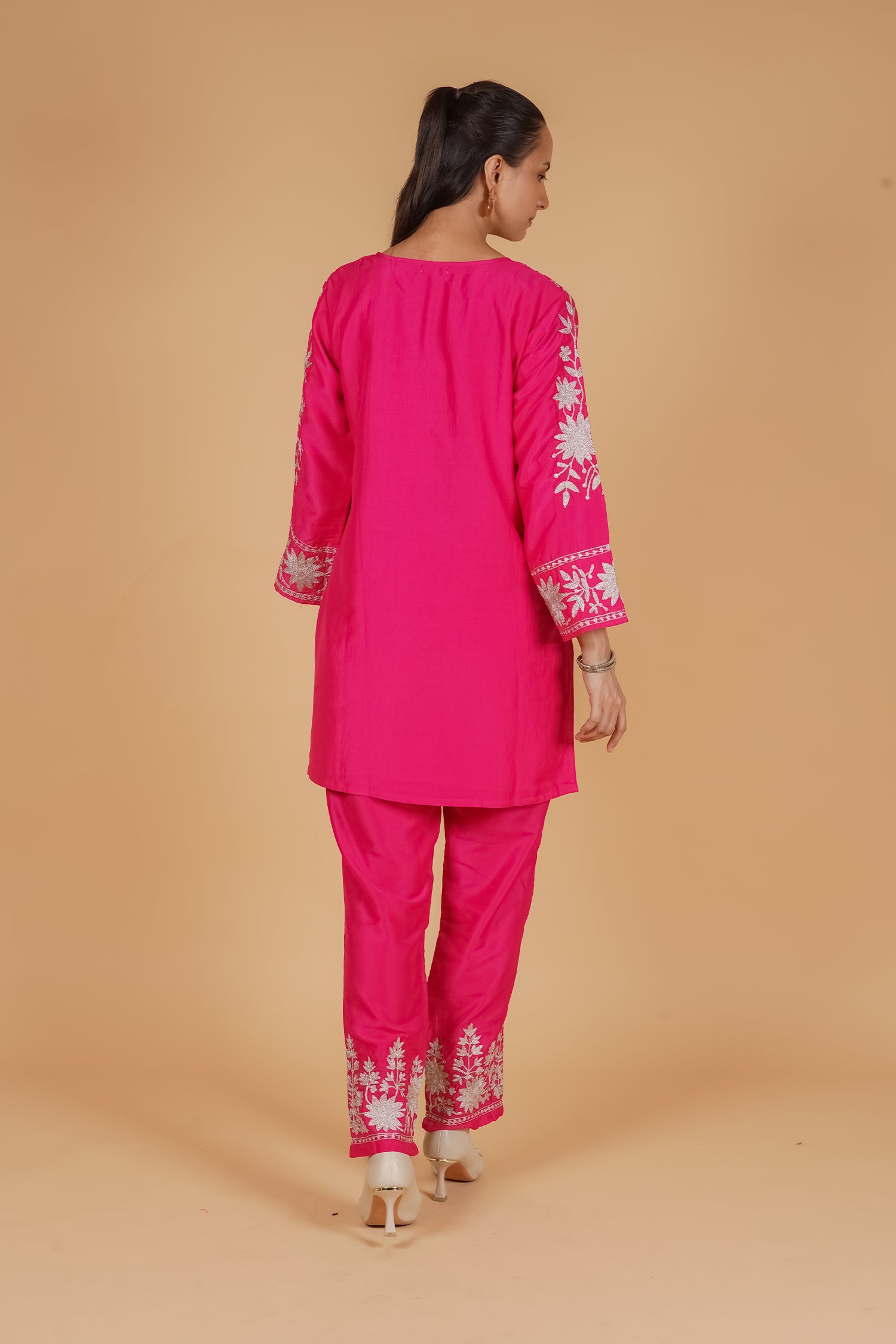 Kashmiri Aari Embroidered Kurta Set in Muslin Silk - Rani Pink