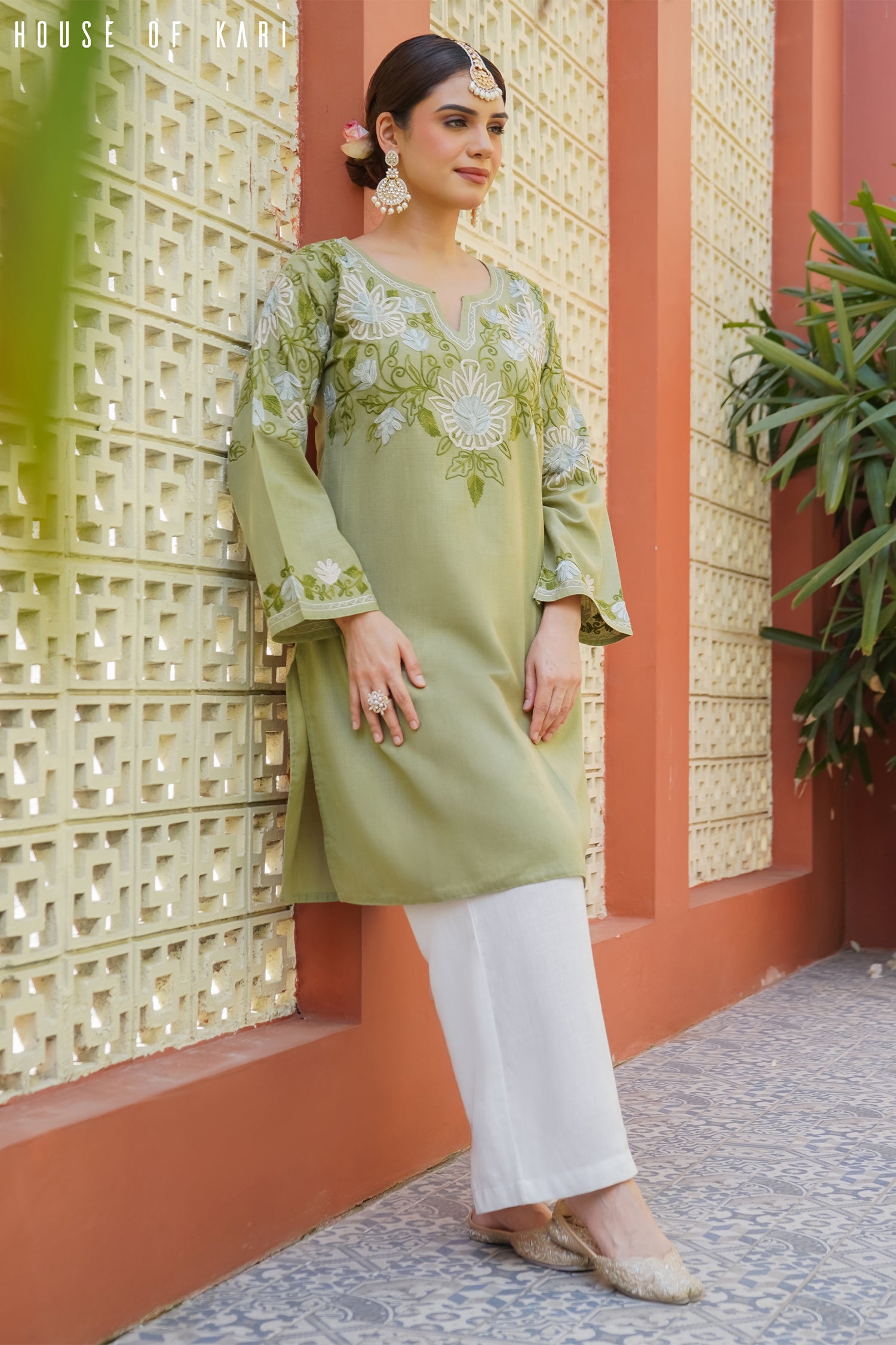 Kashmiri Aari Work Cotton Medium Kurta – Bottle Green