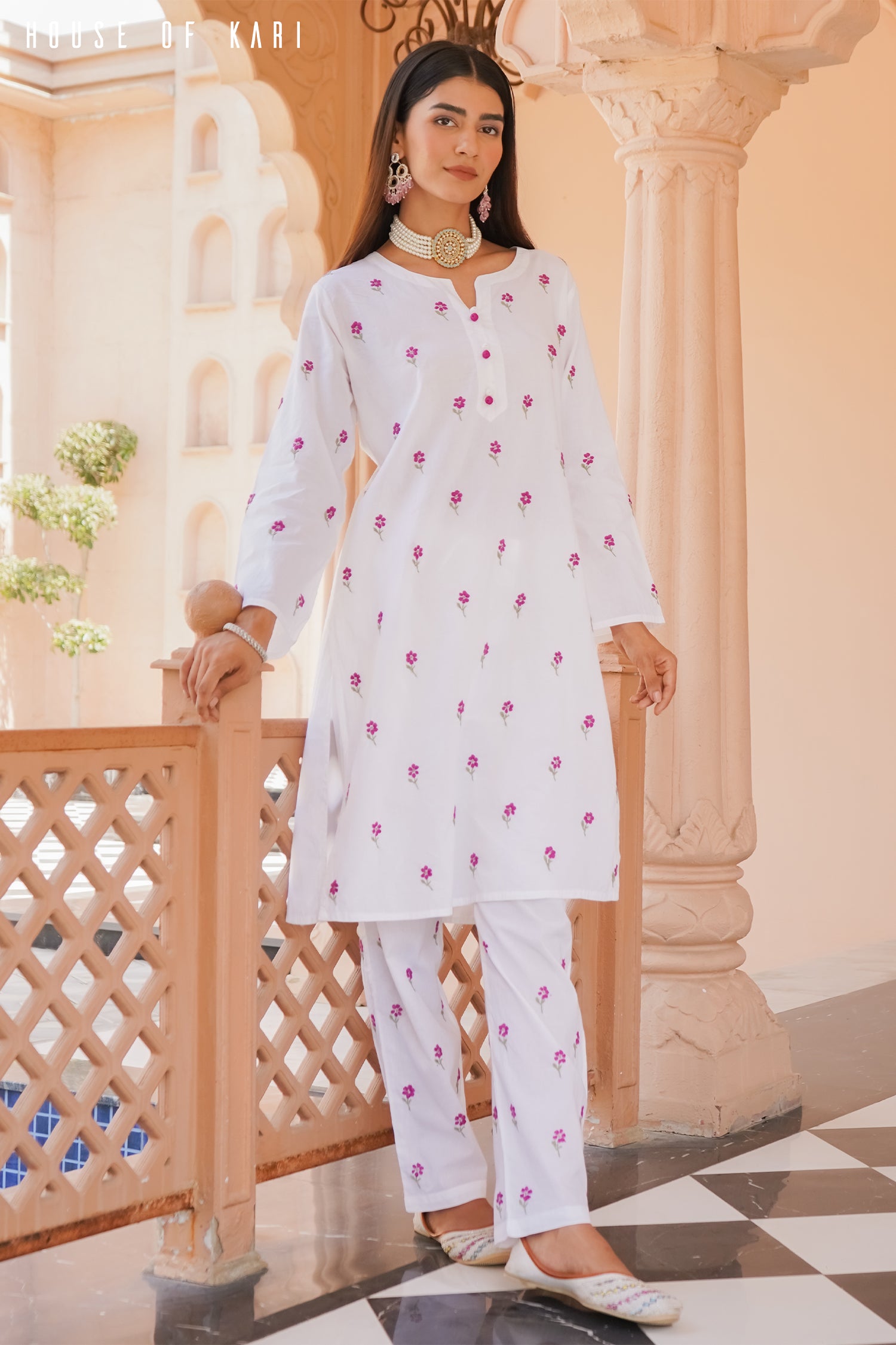 Chikankari Kurta Set In cotton - White