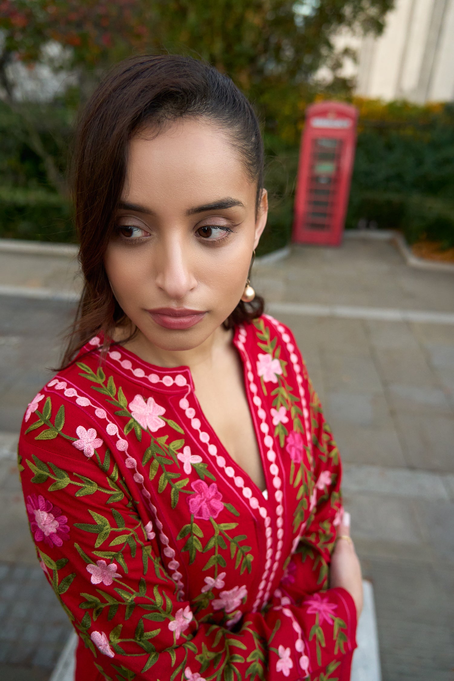 Woolen Kashmiri Aari Jacket – Red Floral