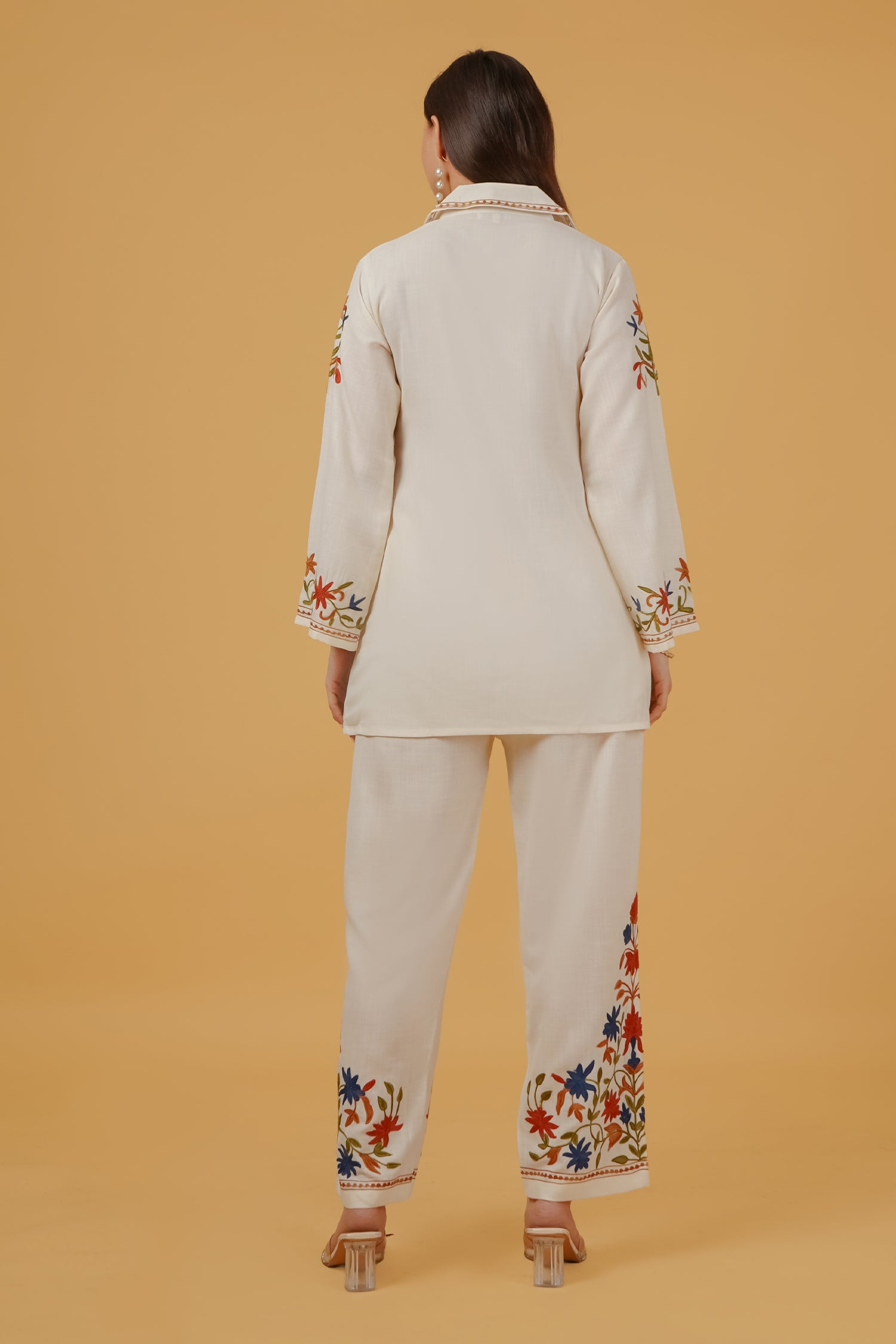 Ishita sandhu in Cotton Kashmiri Aari Embroidered Kurta Set - Ivory