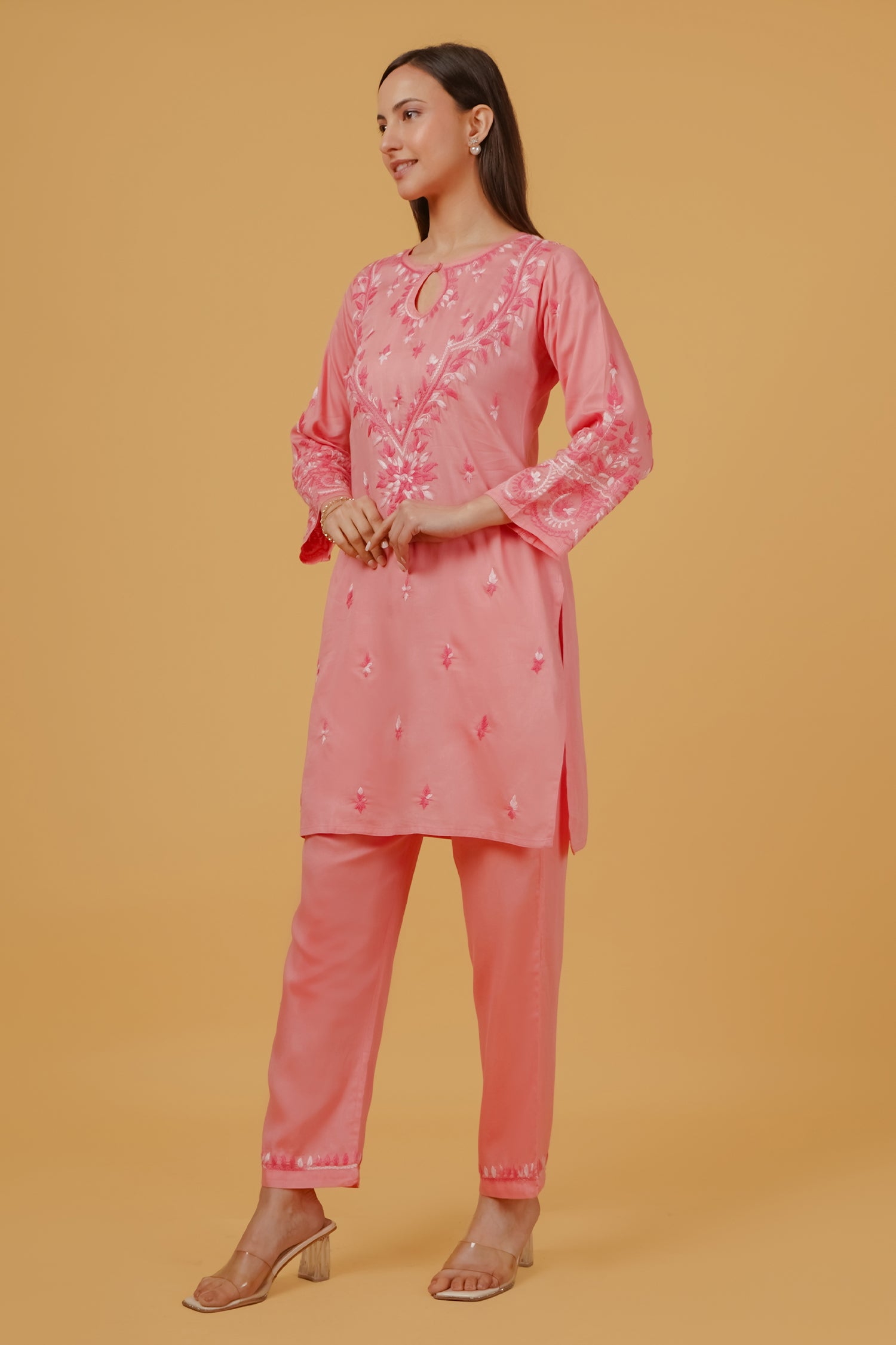 Chikankari Embroidered Kurta Set With Straight Pants in Cotton – Blush Pink
