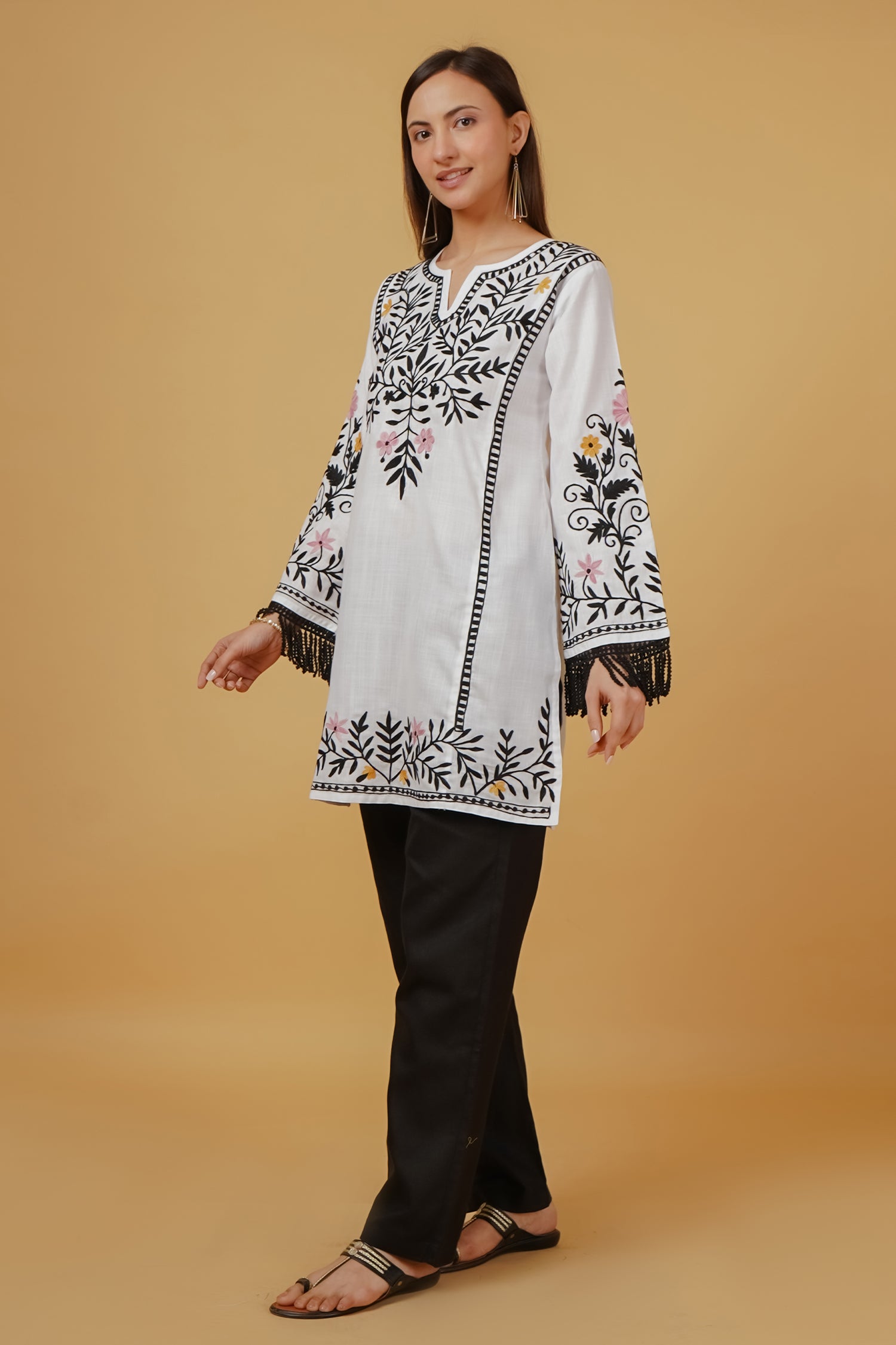 Evneet in Cotton Kashmiri Aari Embroidered Kurta- White With Black