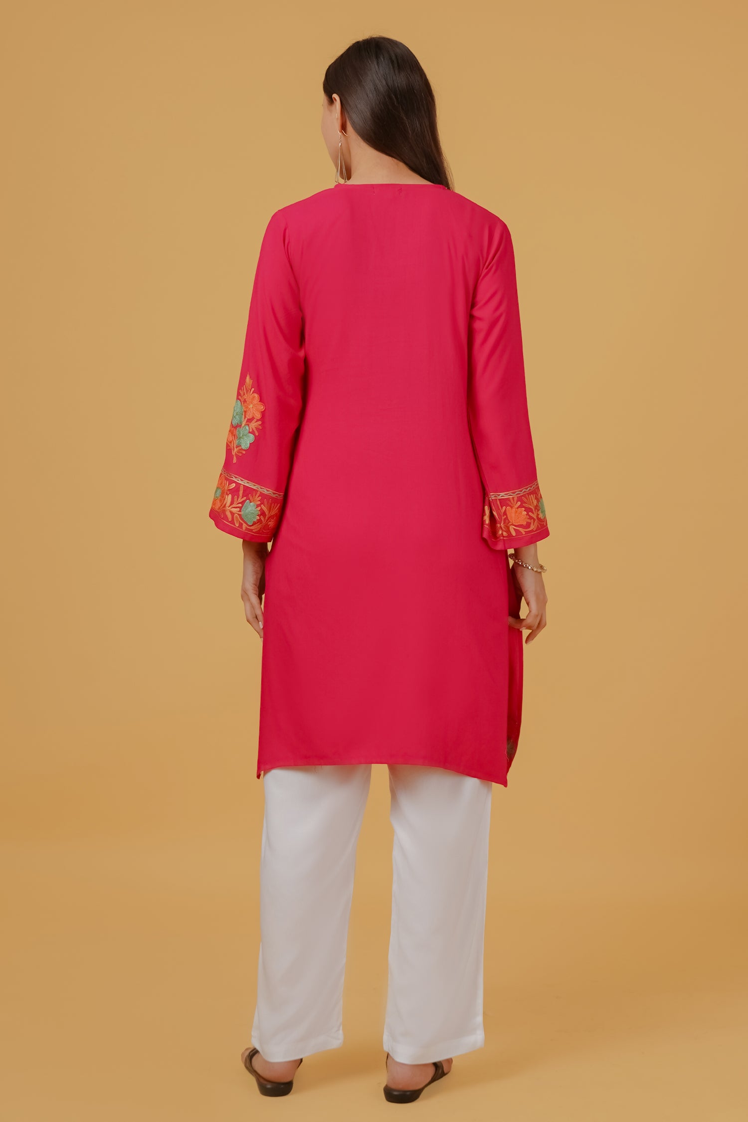 Sonali singh in Kashmiri Aari Embroidered Long Kurta in Rayon - Pink