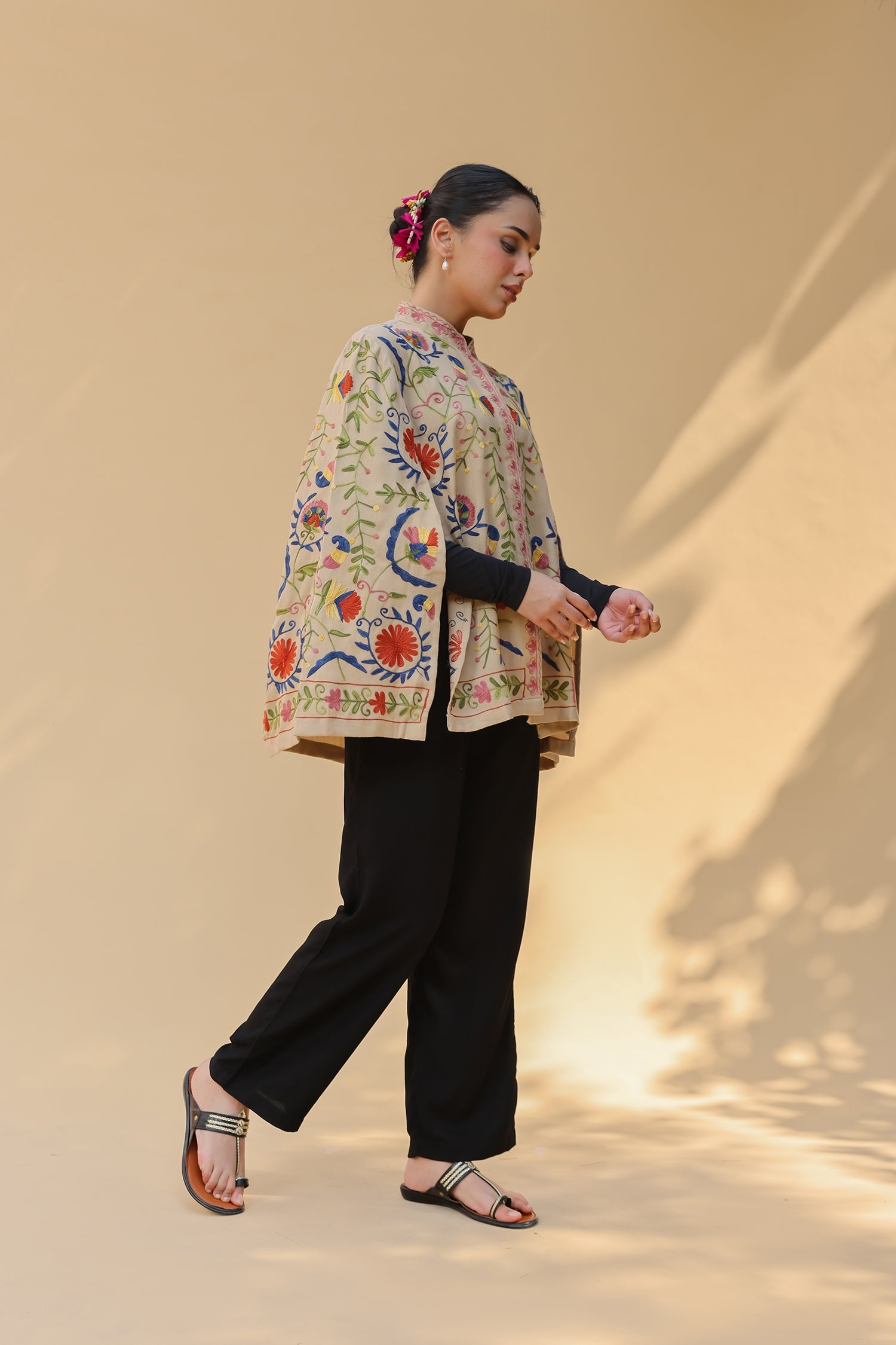 Woolen Kashmiri Aari Cape – Beige Multi-Colour