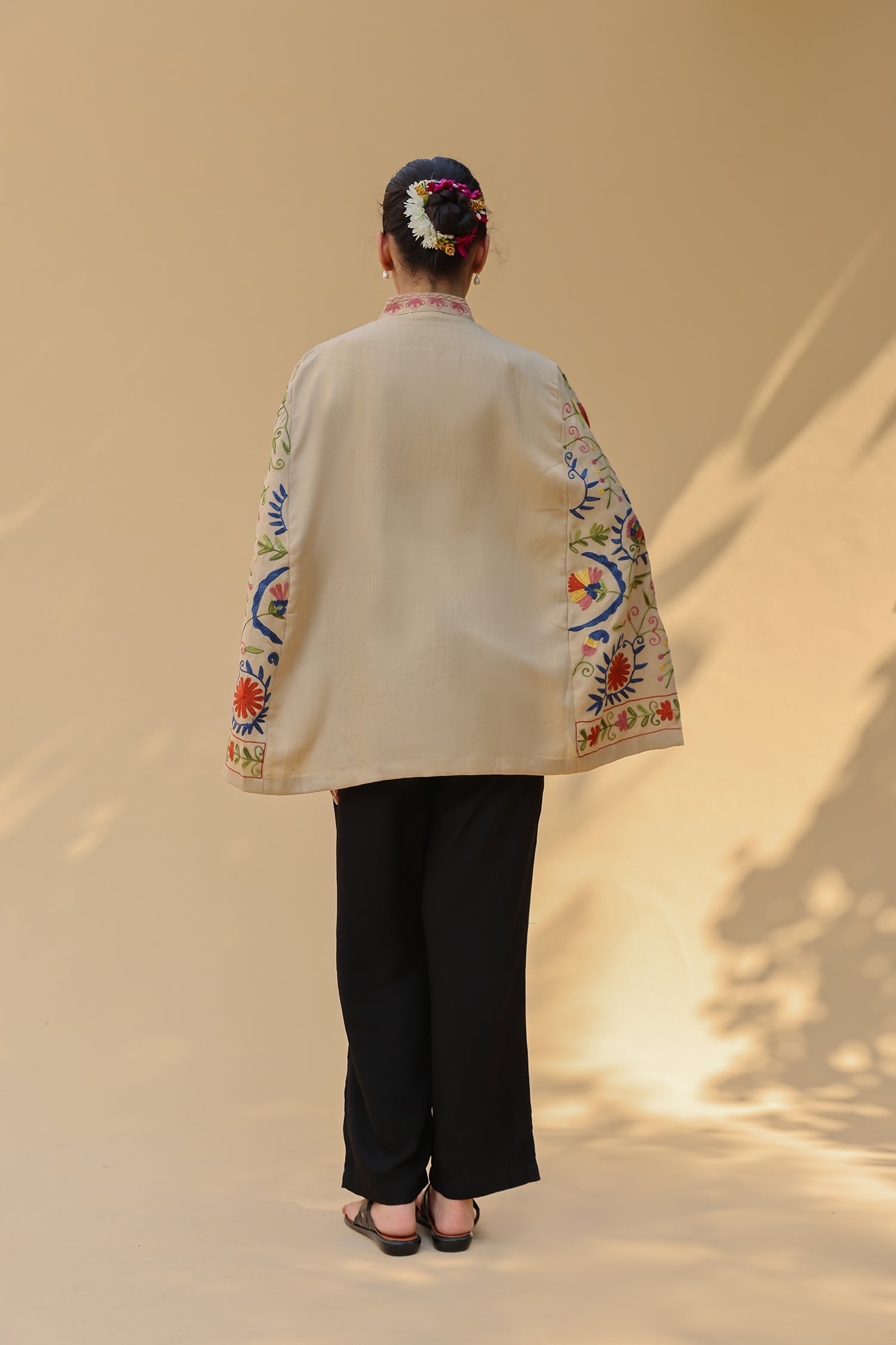 Woolen Kashmiri Aari Cape – Beige Multi-Colour