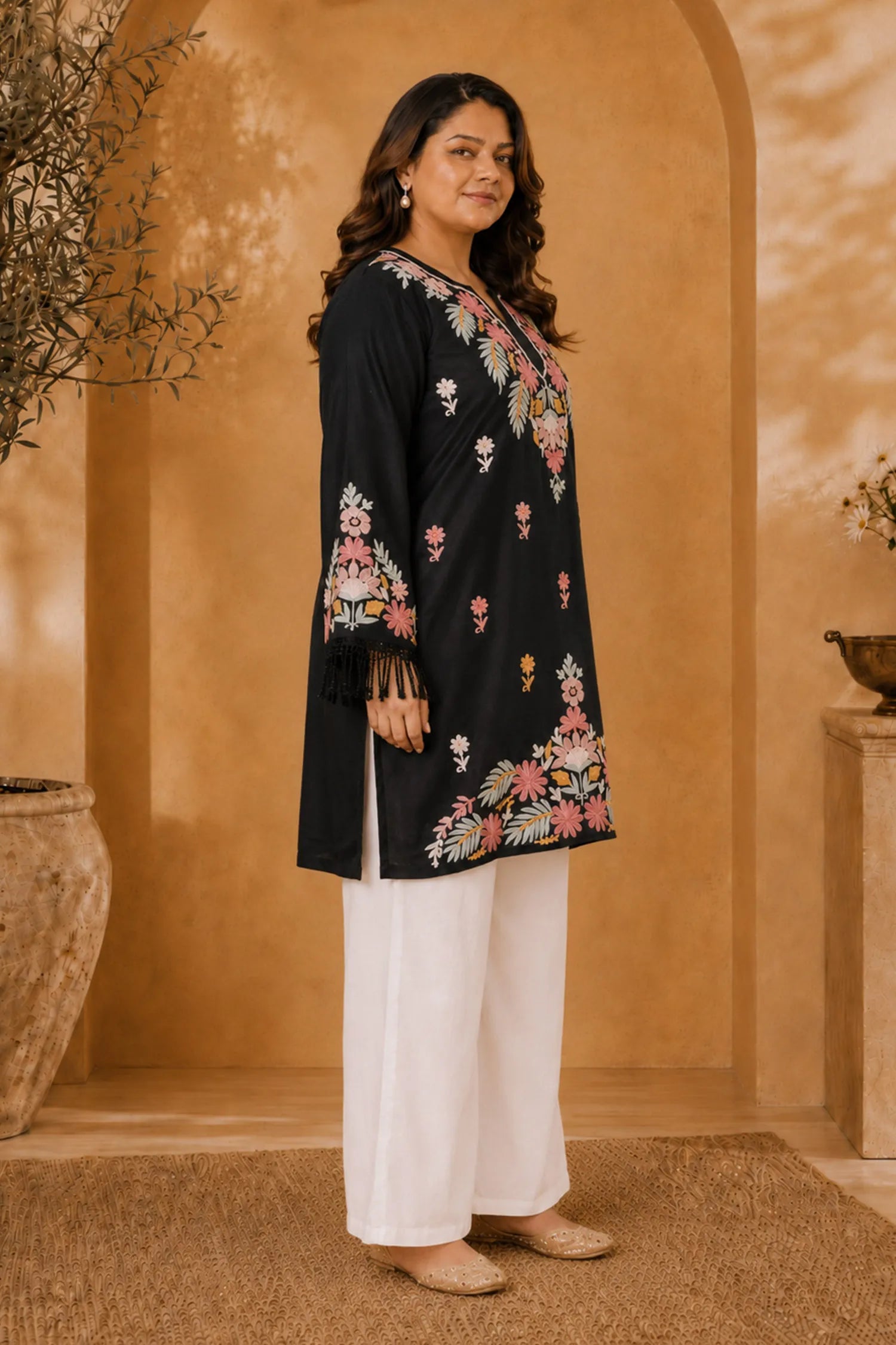 Plus Size - Falak Kashmiri Long Kurta - Black