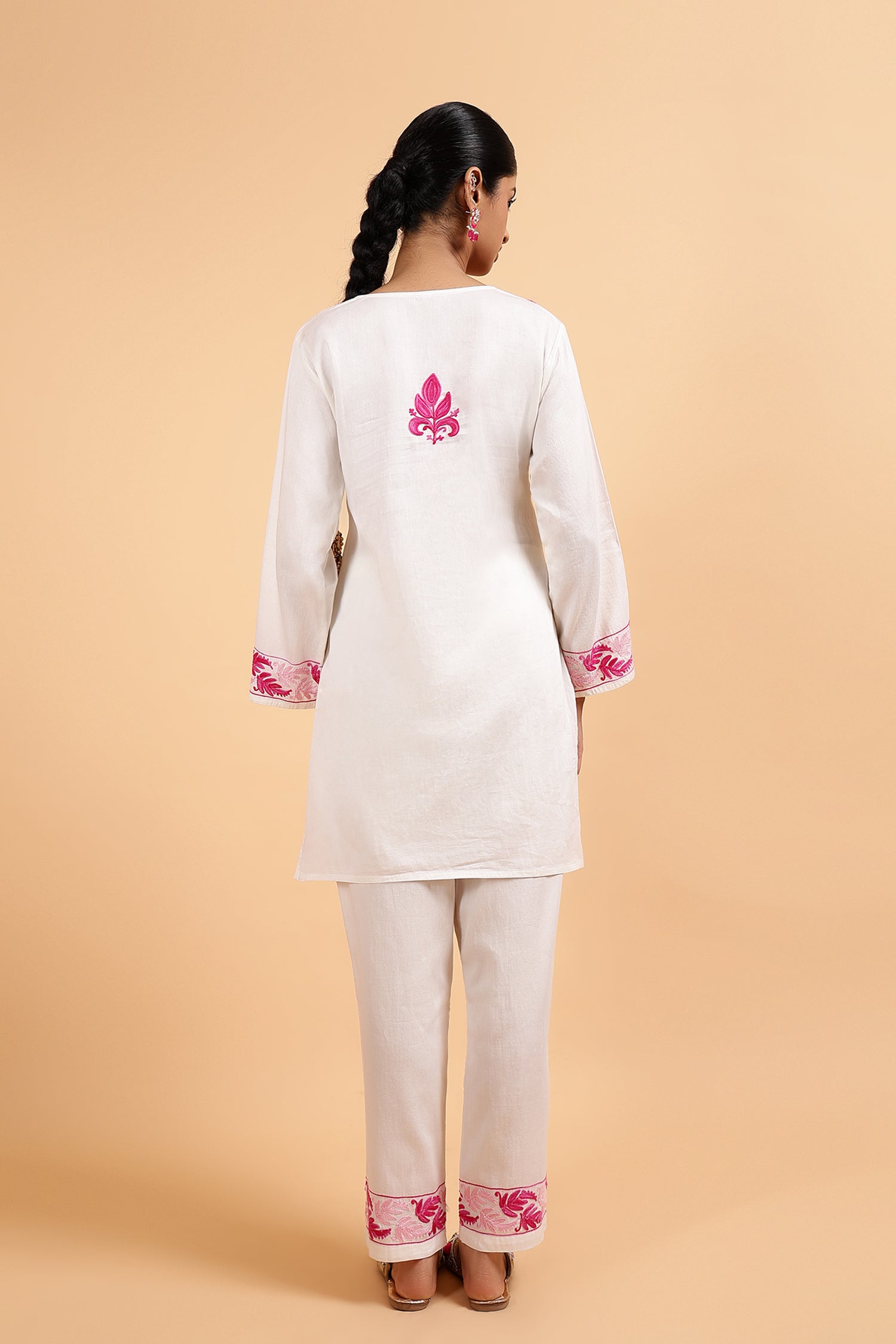 Kashmiri Aari Embroidered Kurta Set - White & Pink