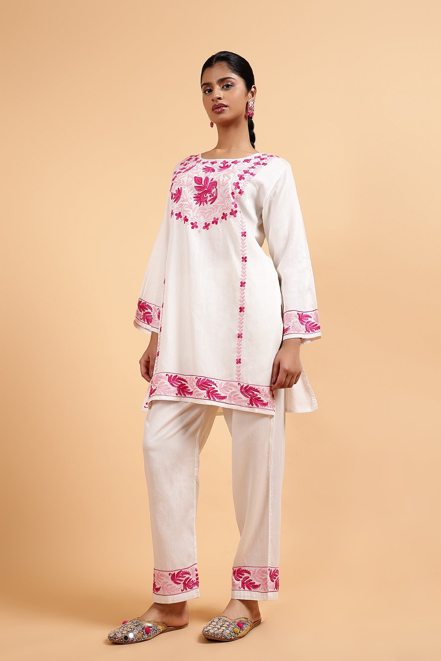 Kashmiri Aari Embroidered Kurta Set - White & Pink