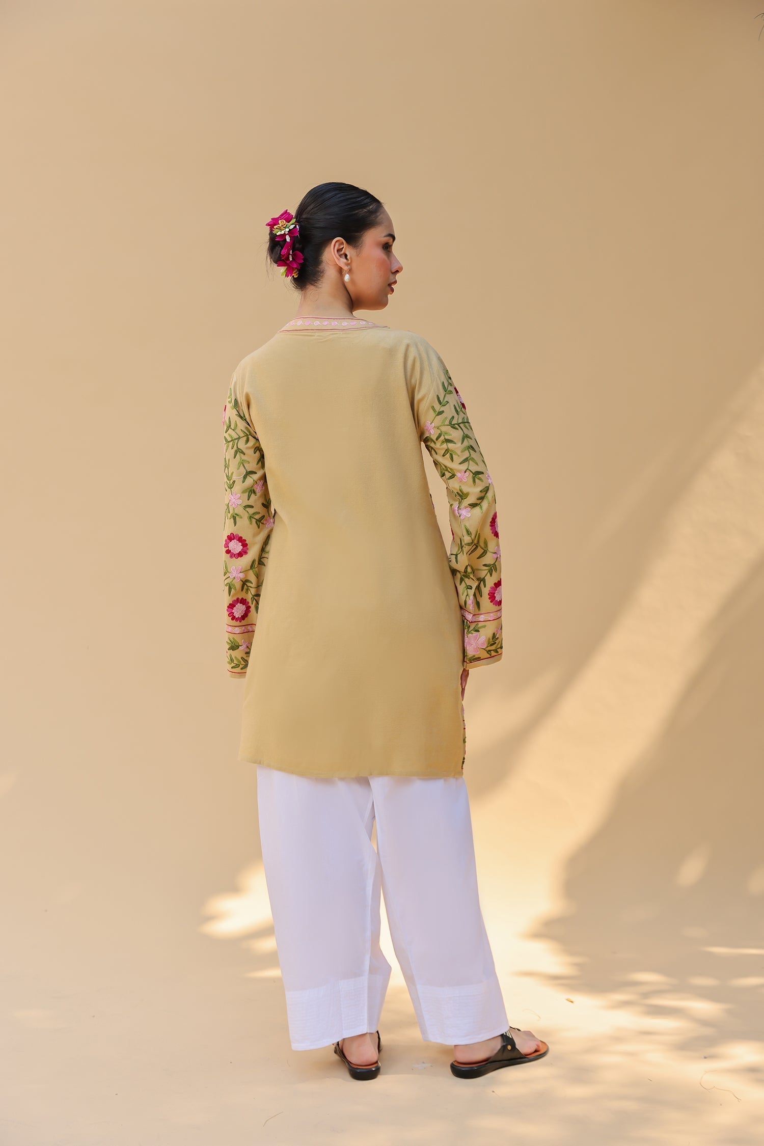 Cotton Kashmiri Aari Embroidered Jacket – Beige Floral