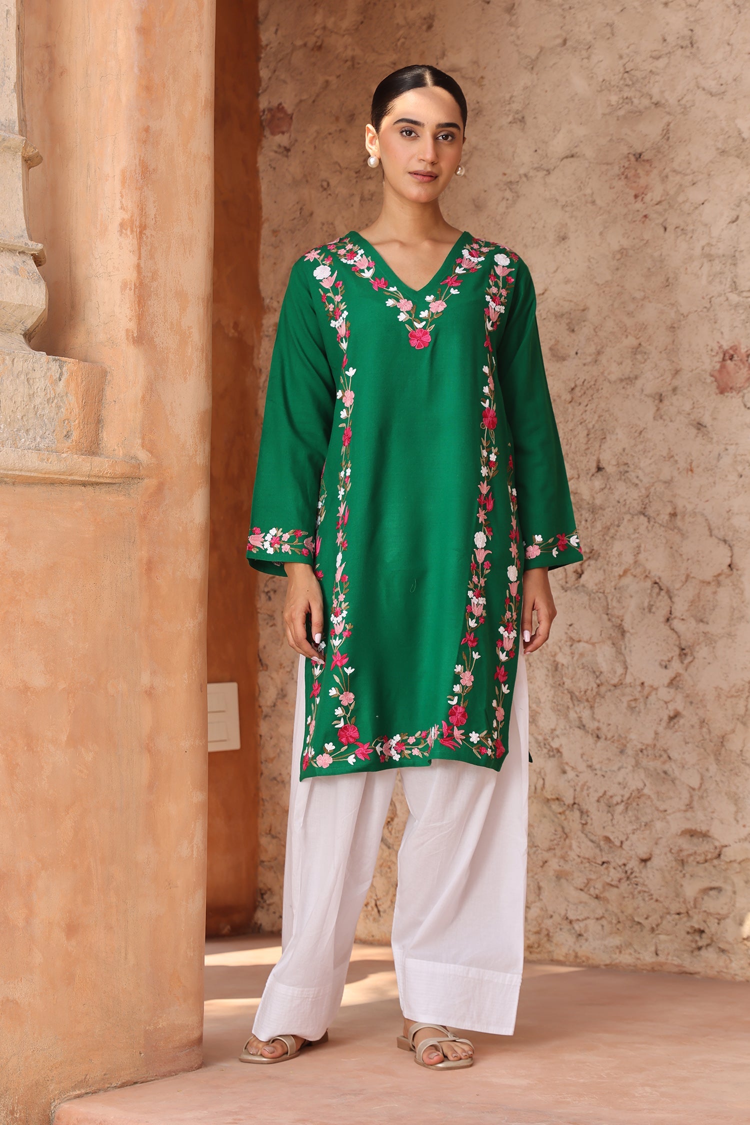 Woolen Kashmiri Aari Kurta – Bottle Green