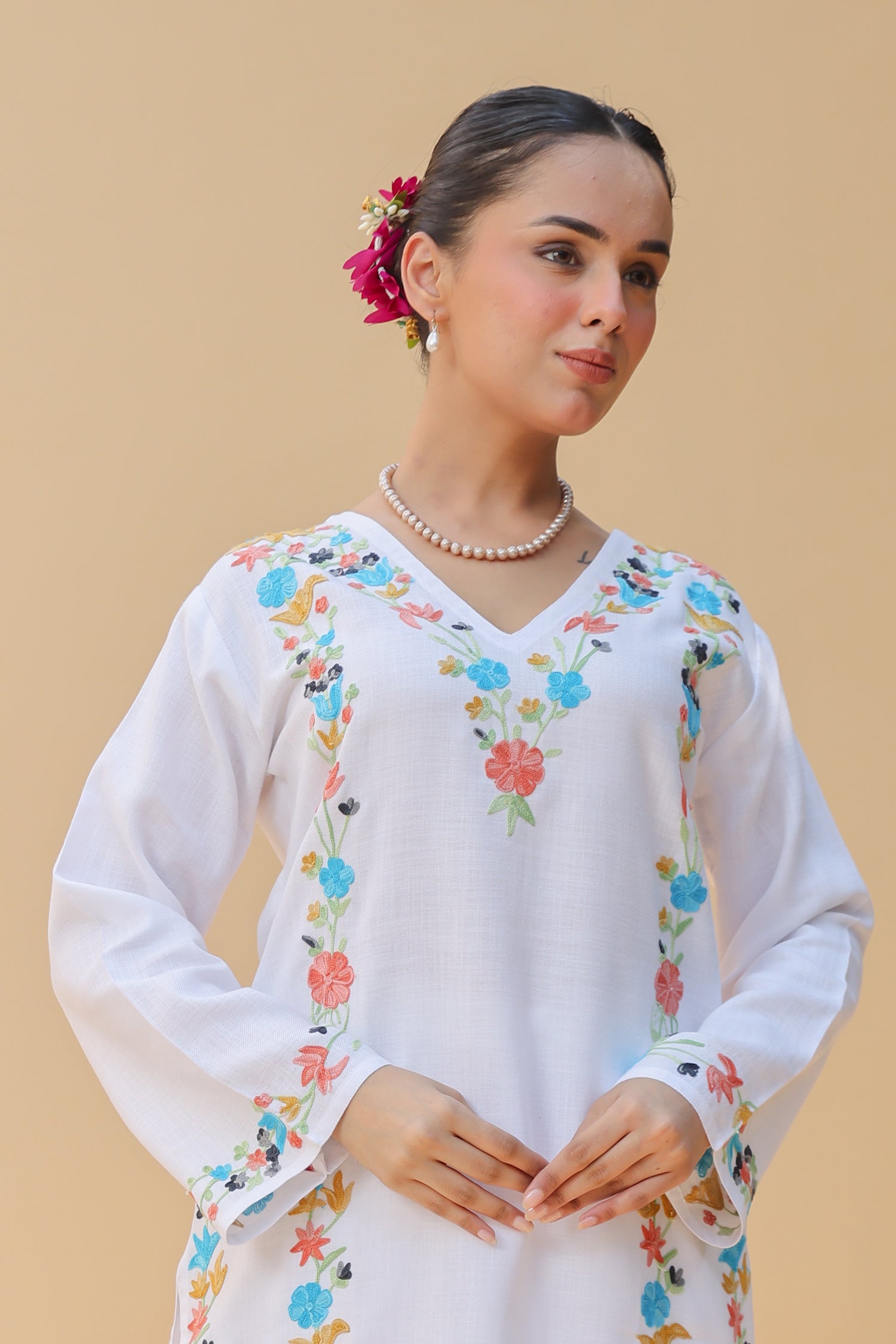 Woolen Kashmiri Aari Kurta – White