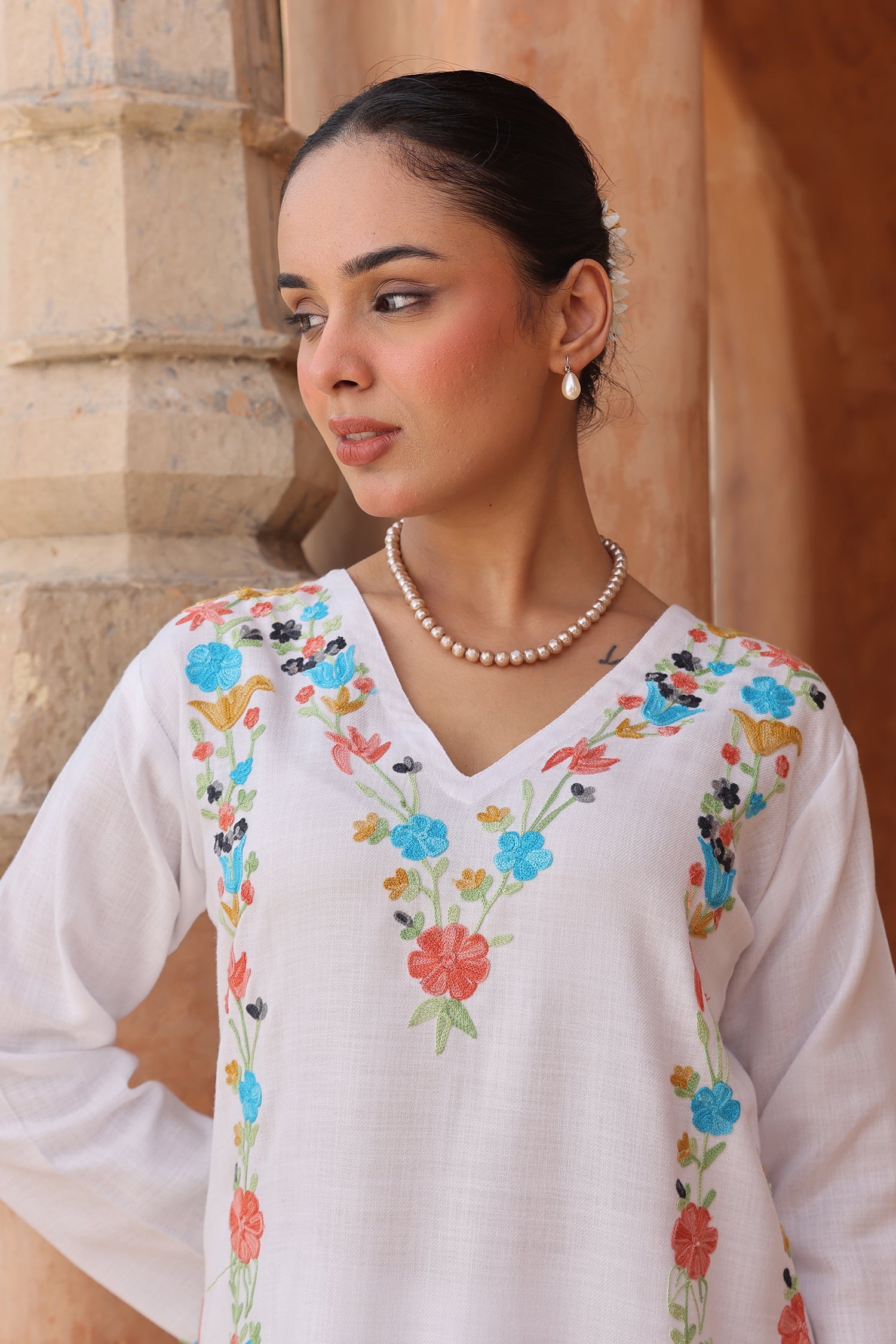 Woolen Kashmiri Aari Kurta – White