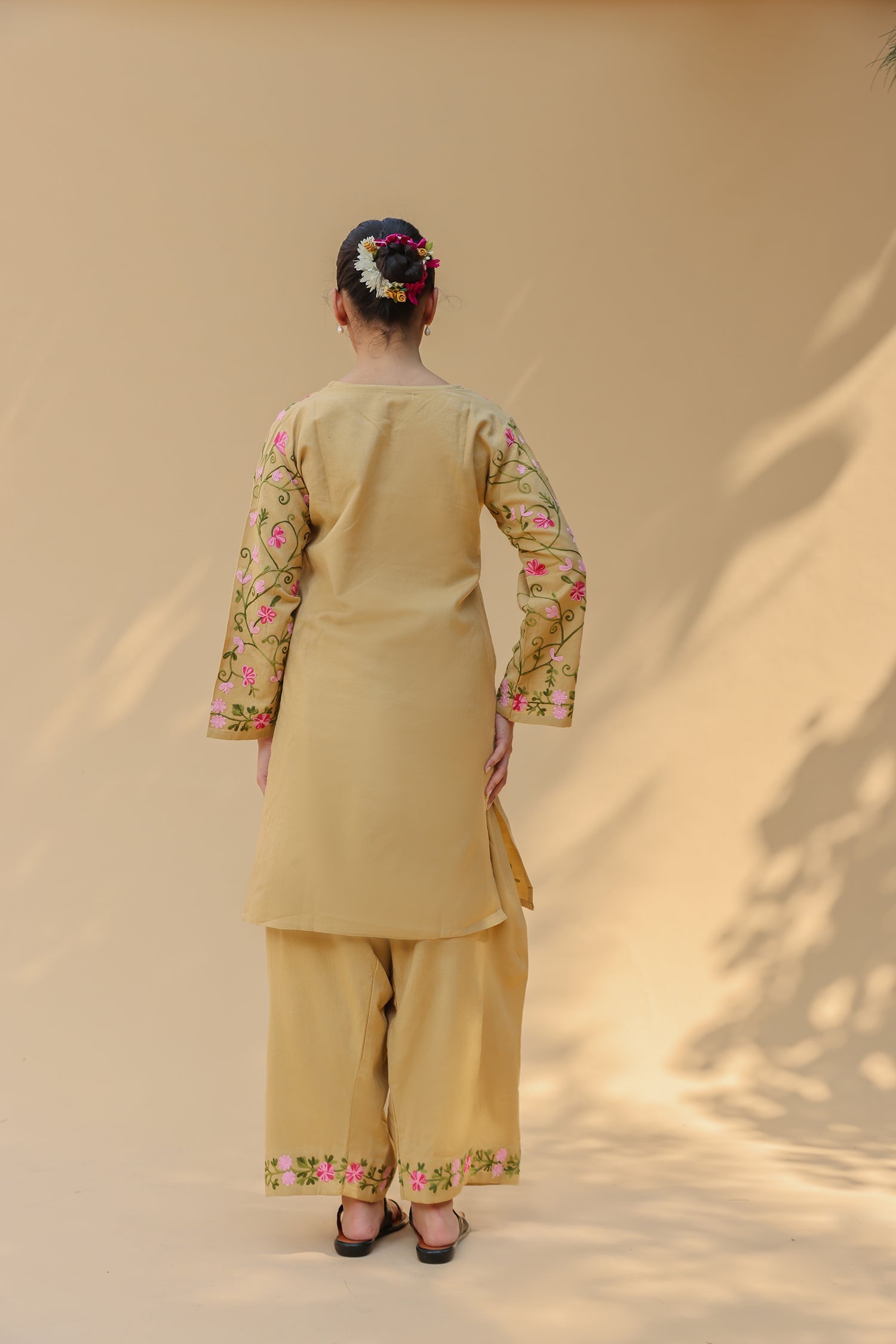 Woolen Kashmiri Aari Kurta Set – Beige with Farsi Bottoms