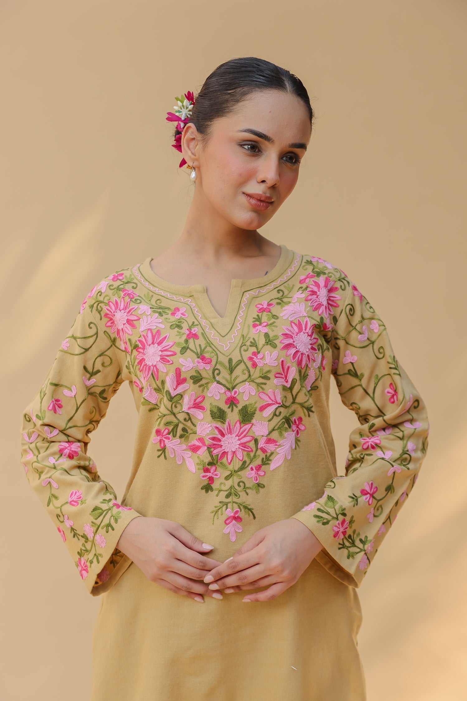 Woolen Kashmiri Aari Kurta Set – Beige with Farsi Bottoms