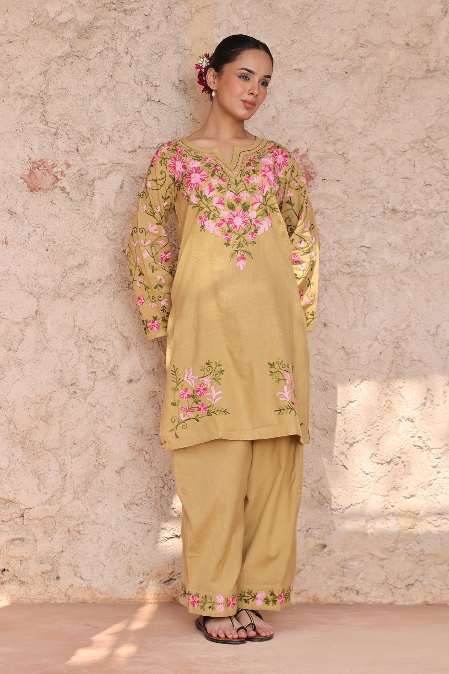 Woolen Kashmiri Aari Kurta Set – Beige with Farsi Bottoms