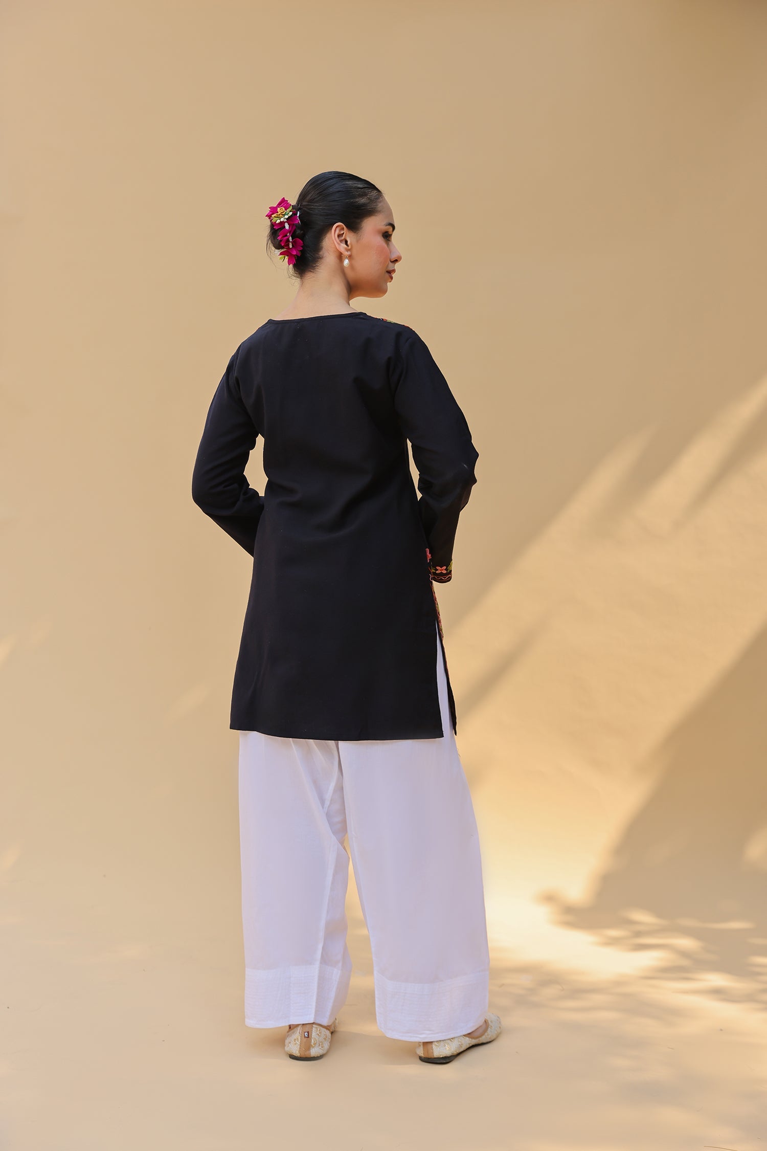 Woolen Kashmiri Aari Short Kurta – Black