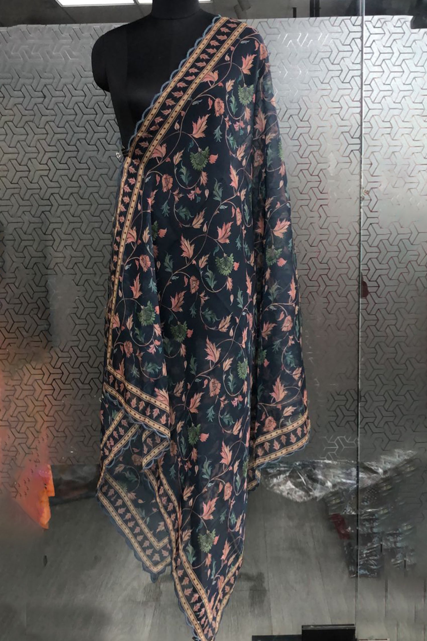 HK_LP35Dupatta/HK_LP35_D.jpg