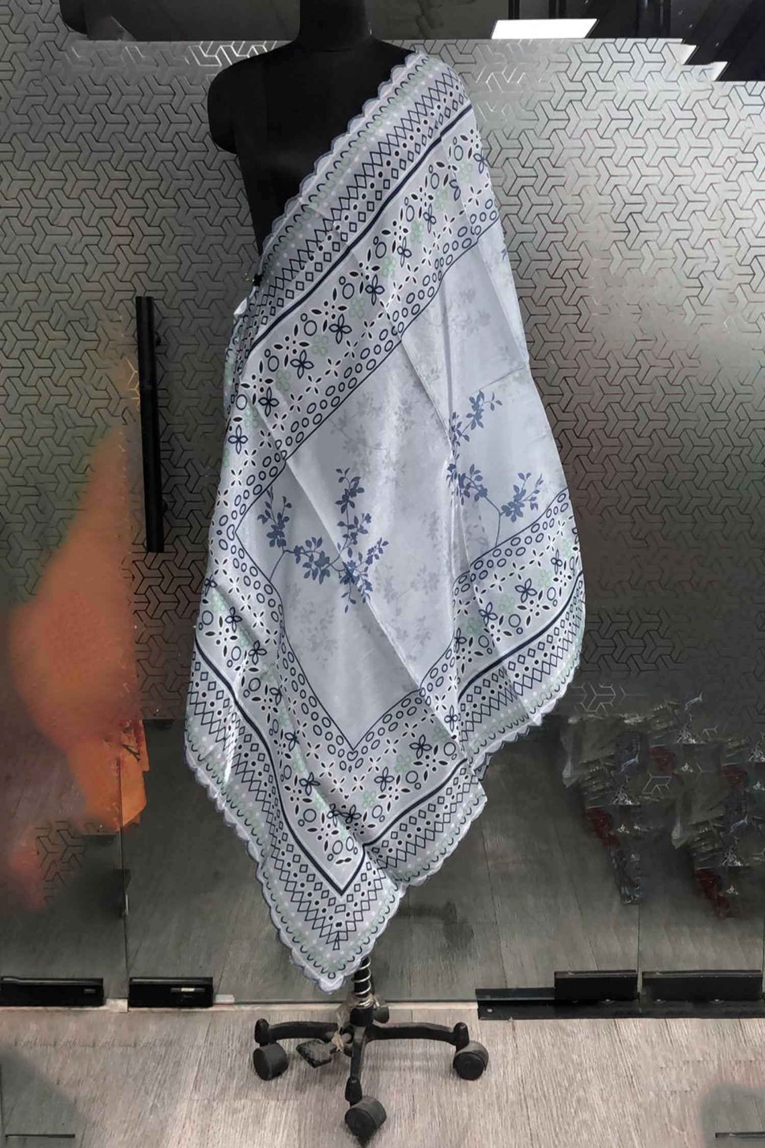 HK_LP37Dupatta/HK_LP37_D.jpg