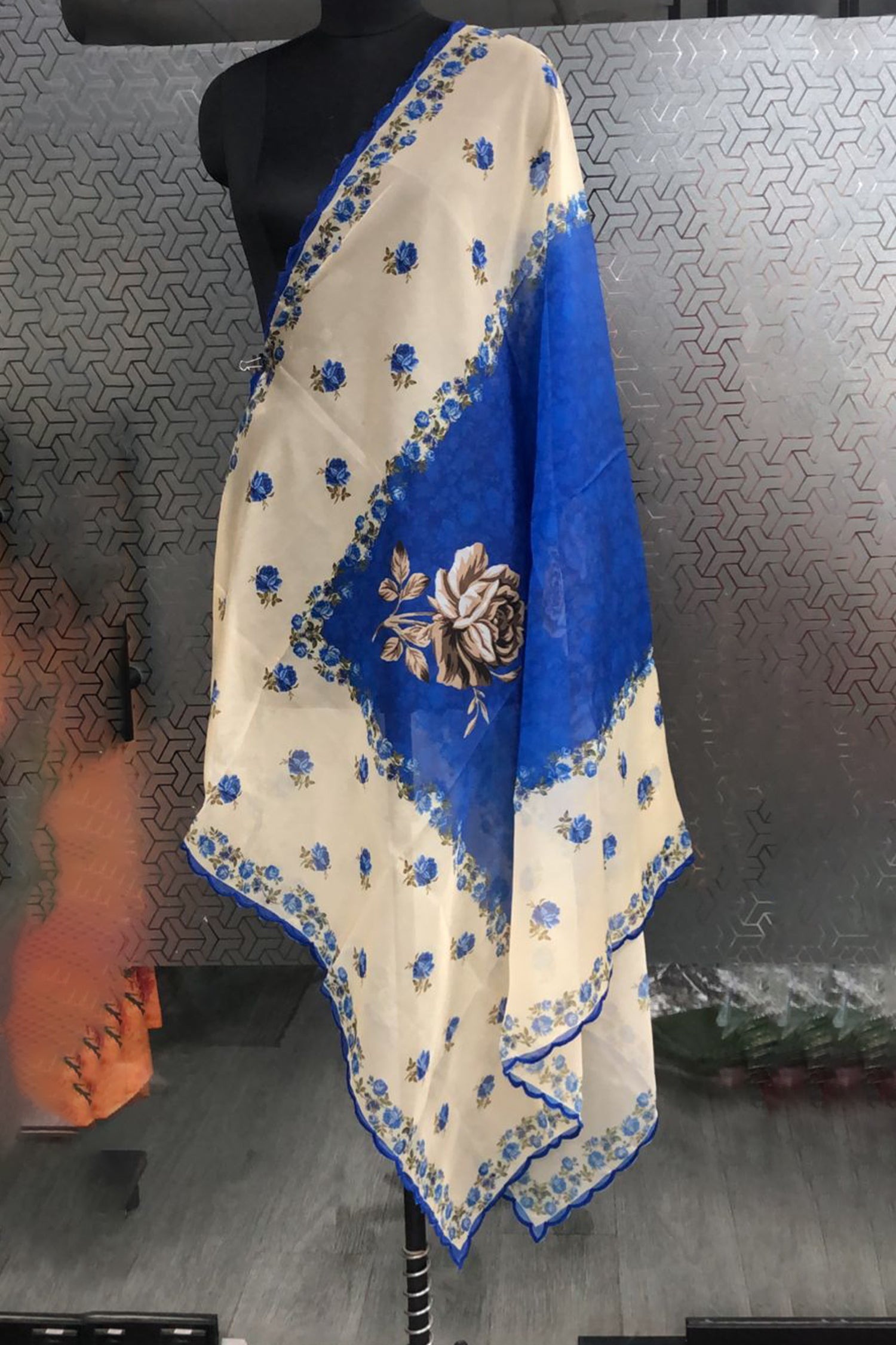 HK_LP47BlueDupatta/HK_LP47Blue_D.jpg