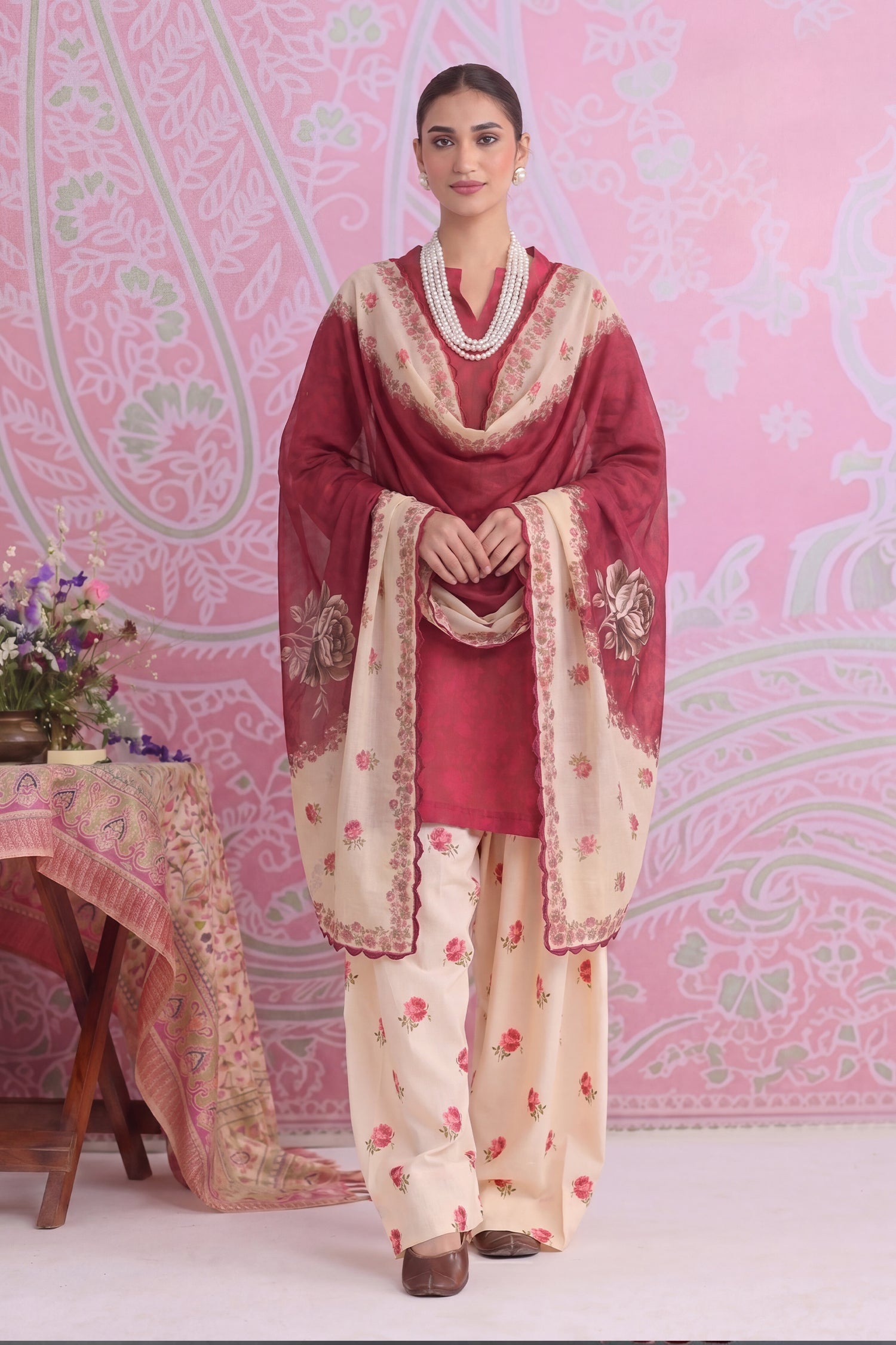 HK_LP47RedDupatta/HK_LP47Red-model.jpg
