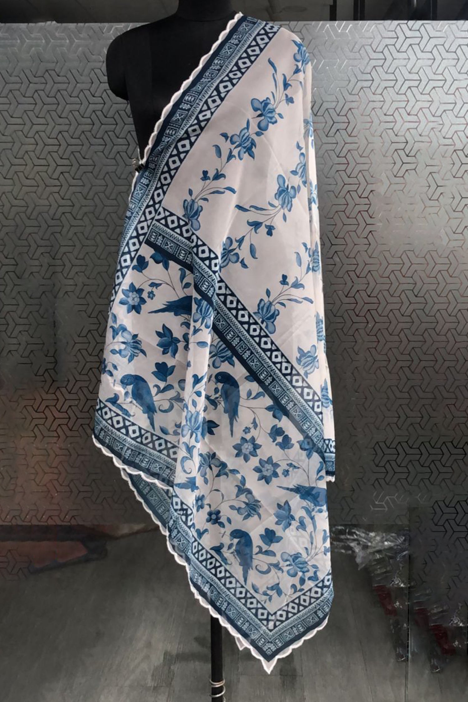 HK_LP55Dupatta/HK_LP55_D.jpg