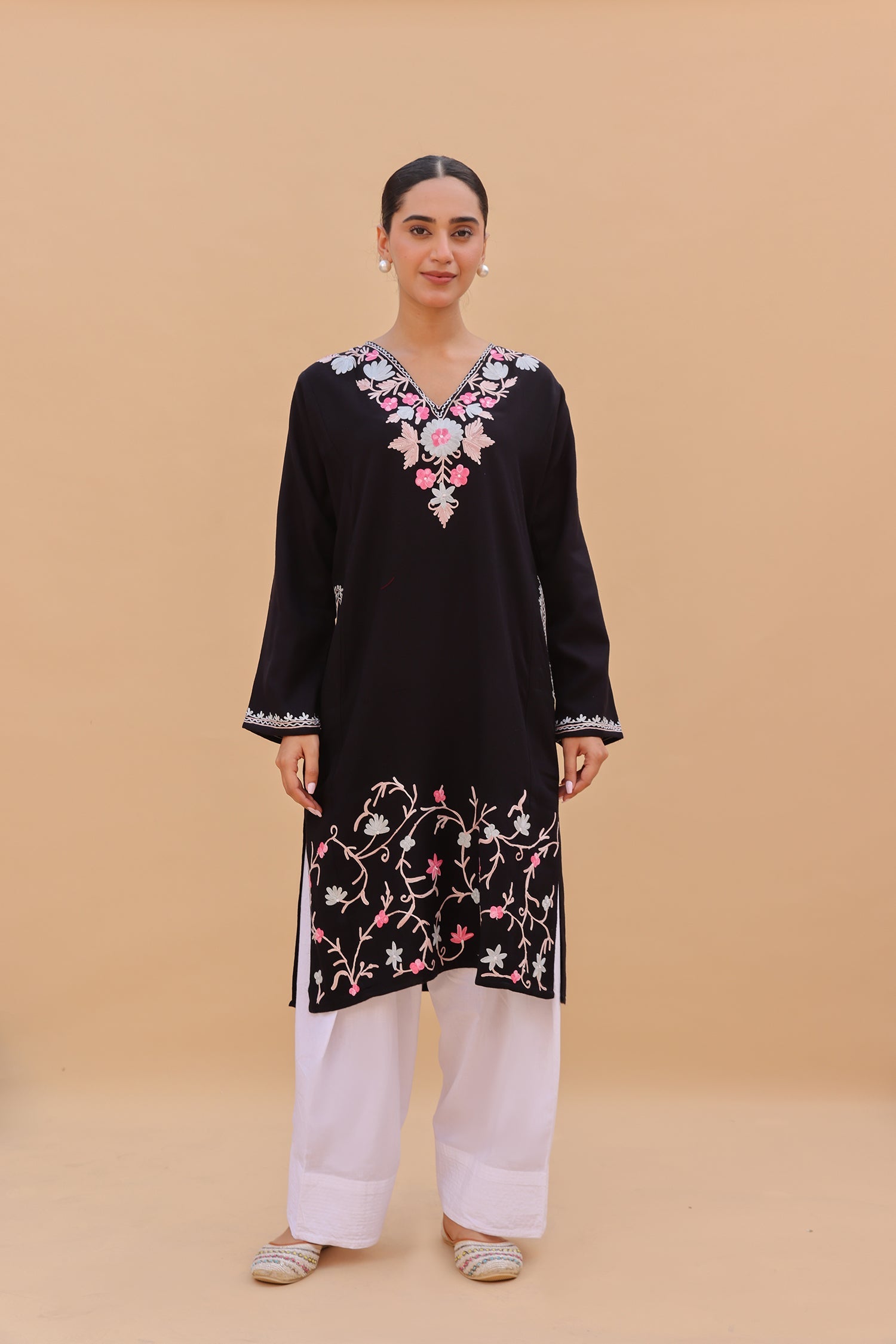 Woolen Phiran in Kashmiri Aari Embroidery - Black