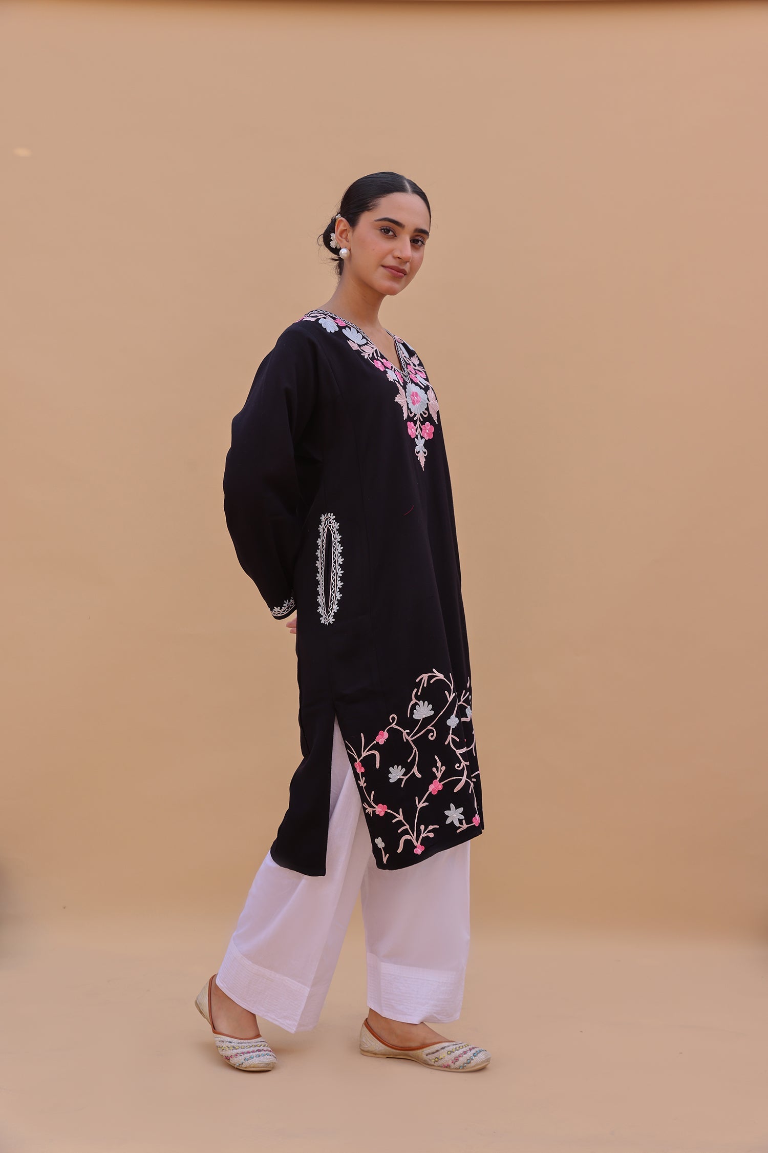 Woolen Phiran in Kashmiri Aari Embroidery - Black