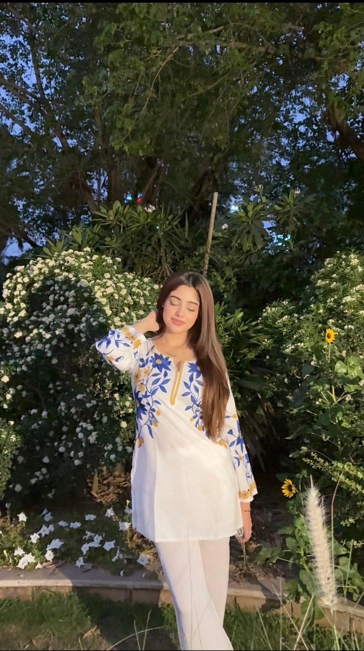 Vanshika In Cotton Kashmiri Aari Kurta - White