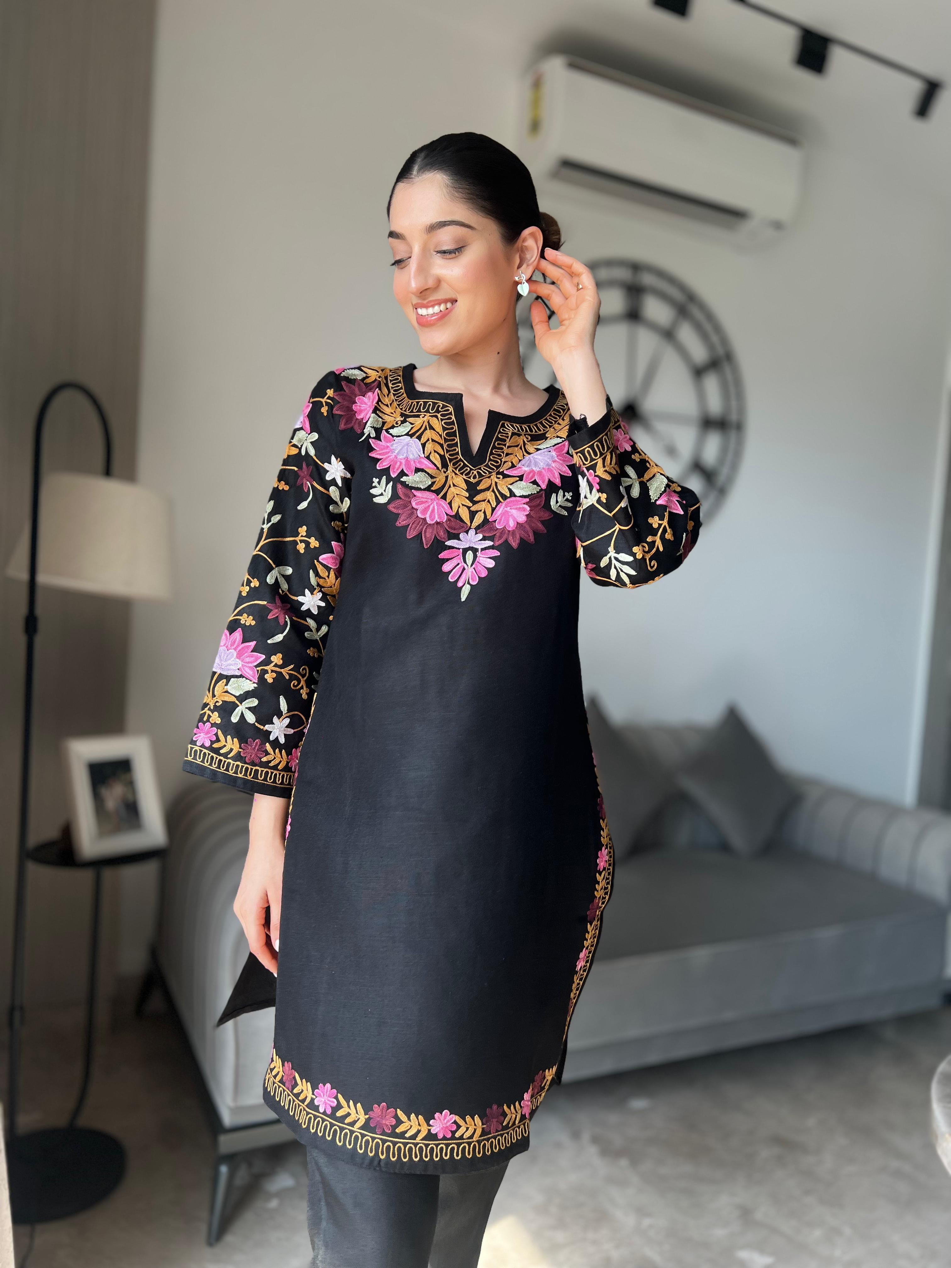Mansi in Falak Kashmiri Kurta Set - Black