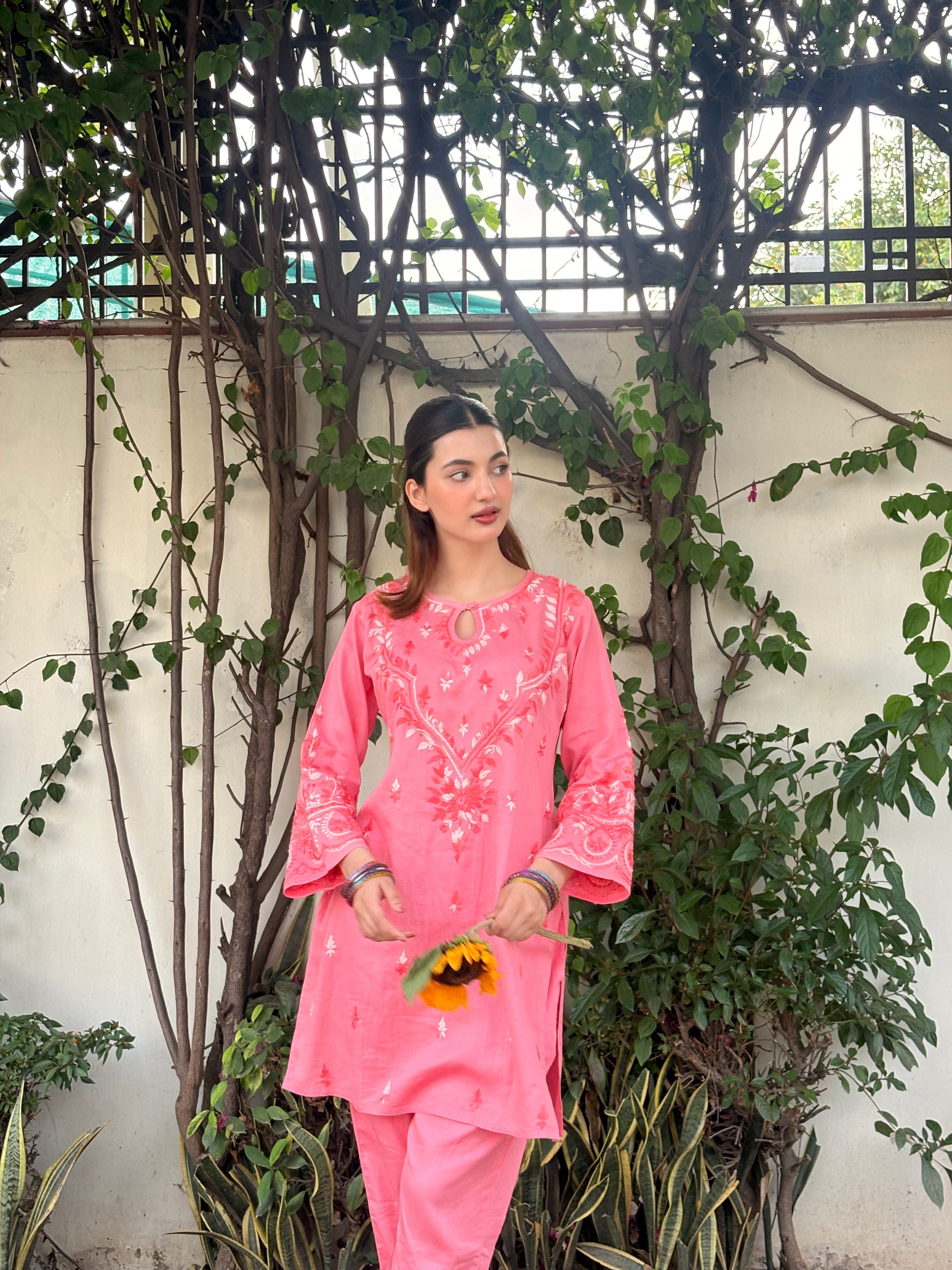 Dilreet In Chikankari Embroidered Kurta Set With Straight Pants in Cotton – Blush Pink