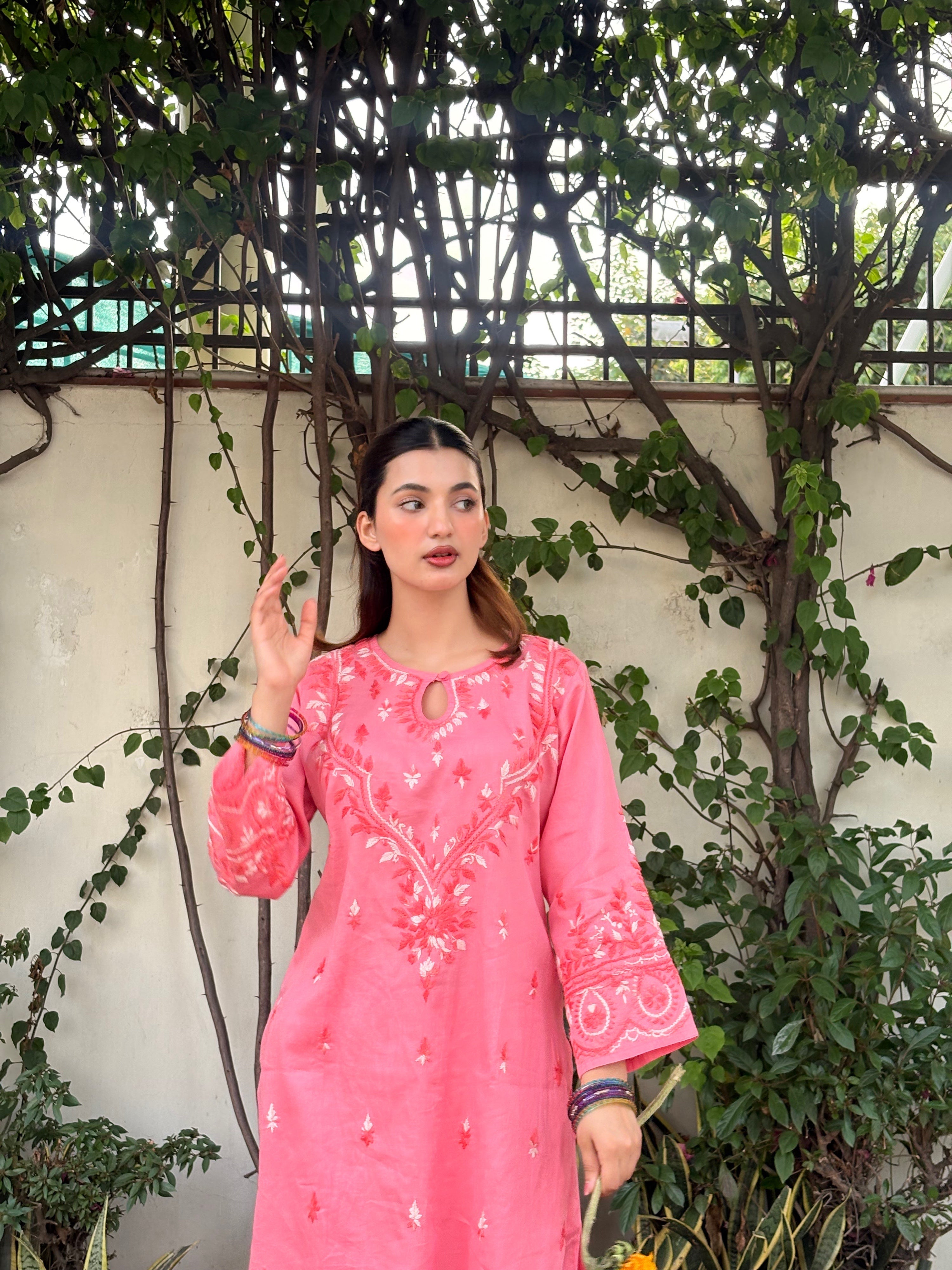Dilreet In Chikankari Embroidered Kurta Set With Straight Pants in Cotton – Blush Pink