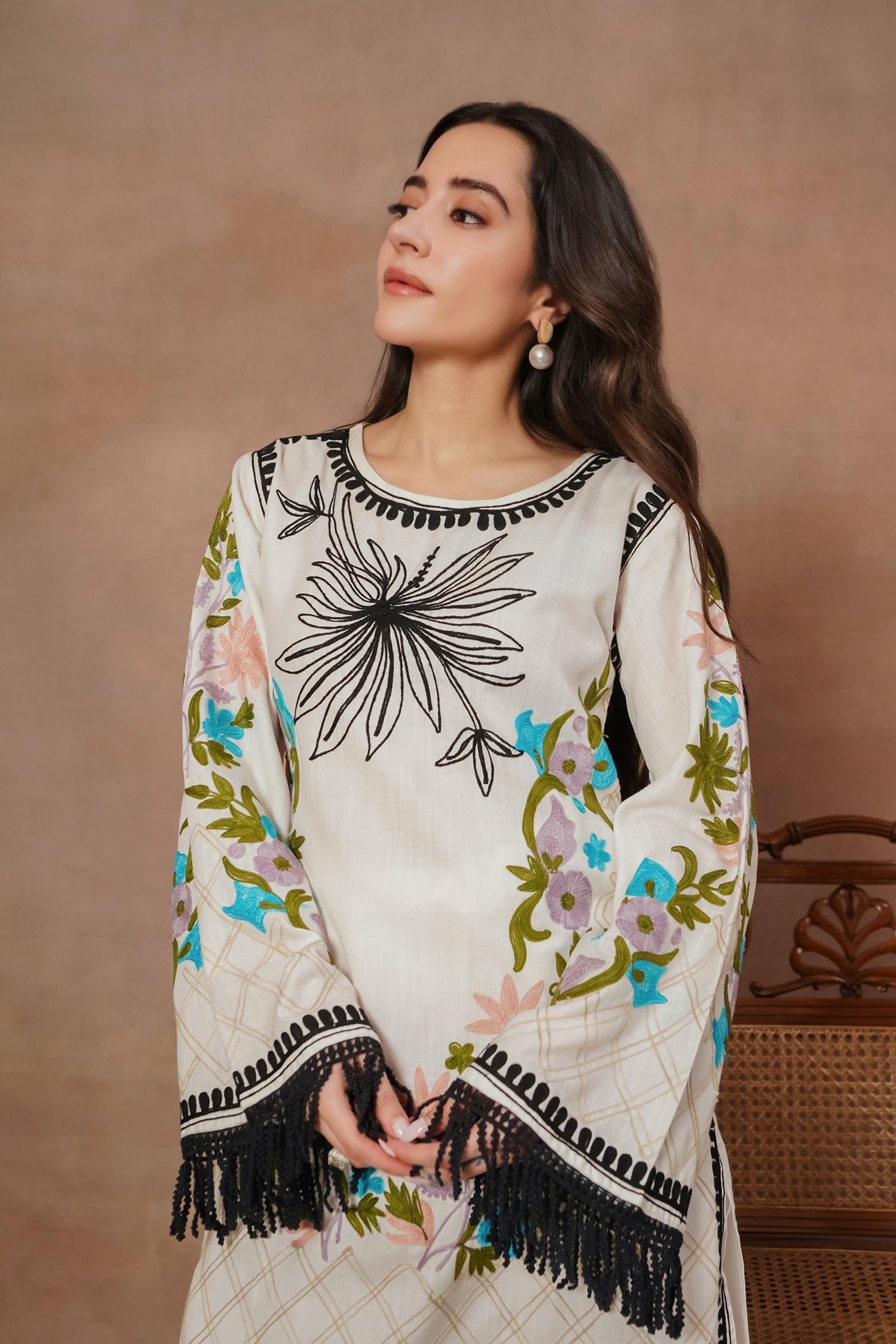Komal x HOK Falak Kashmiri Kurta Set - White
