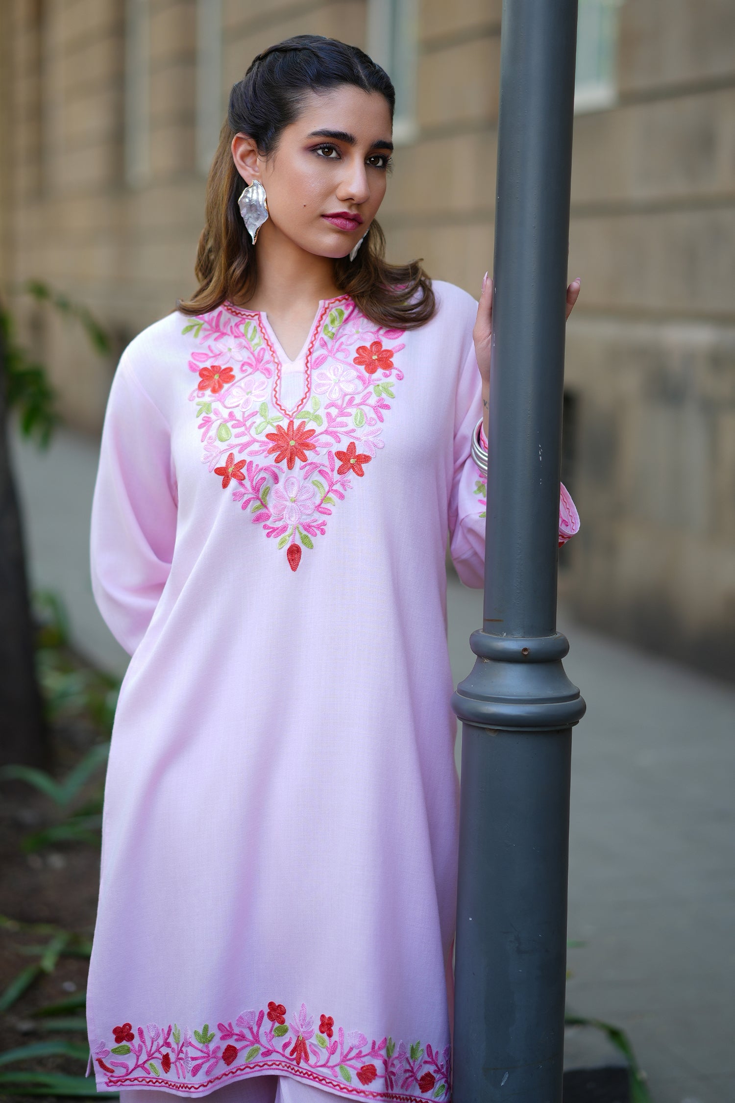 Cotton Kashmiri Aari Embroidered Kurta Set - Pink