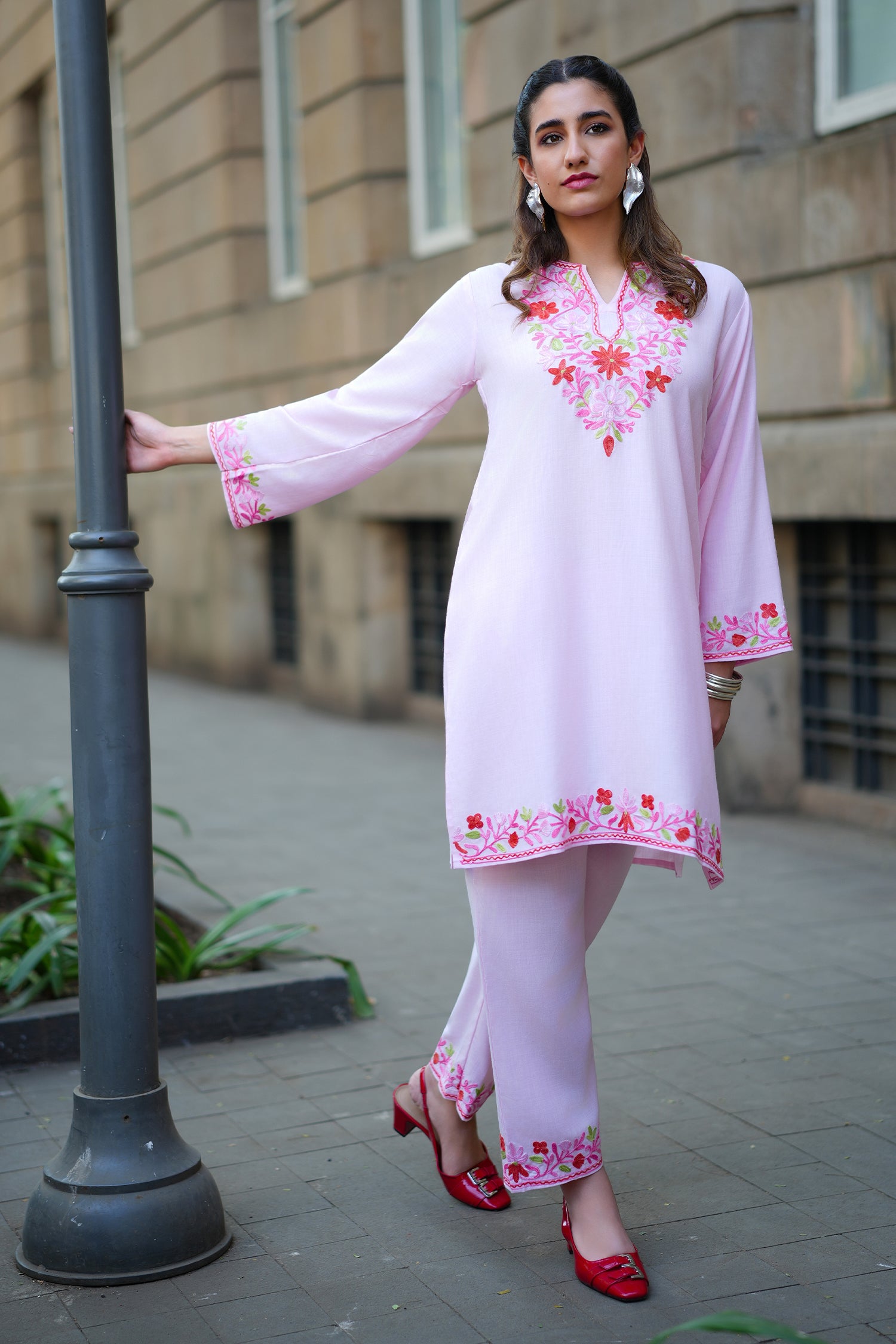 Cotton Kashmiri Aari Embroidered Kurta Set - Pink