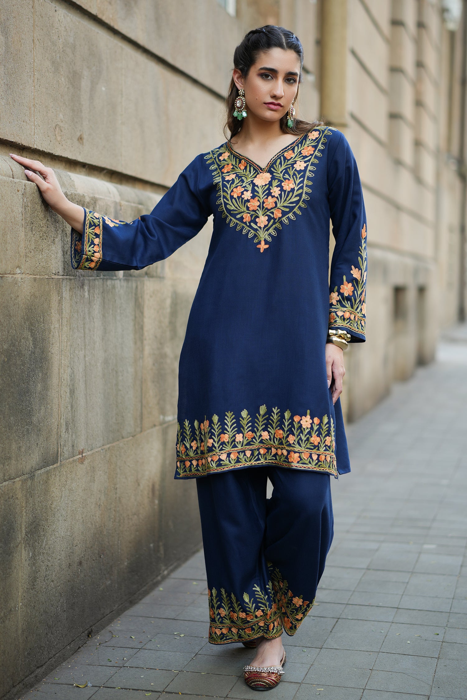 Cotton Kashmiri Aari Embroidered Kurta Set With Farsi Pant- Navy Blue
