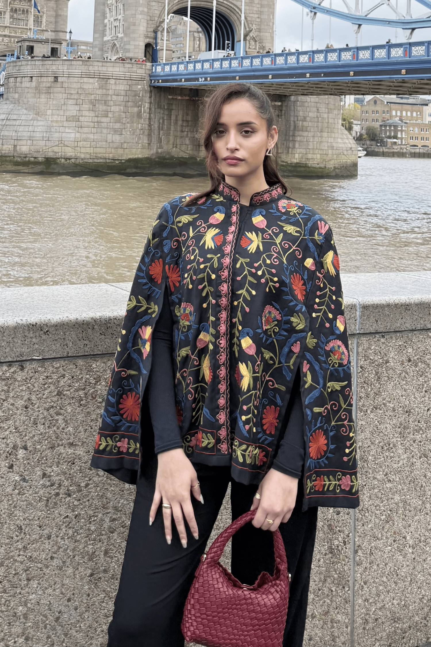 Woolen Kashmiri Aari Cape – Black Multi-Colour