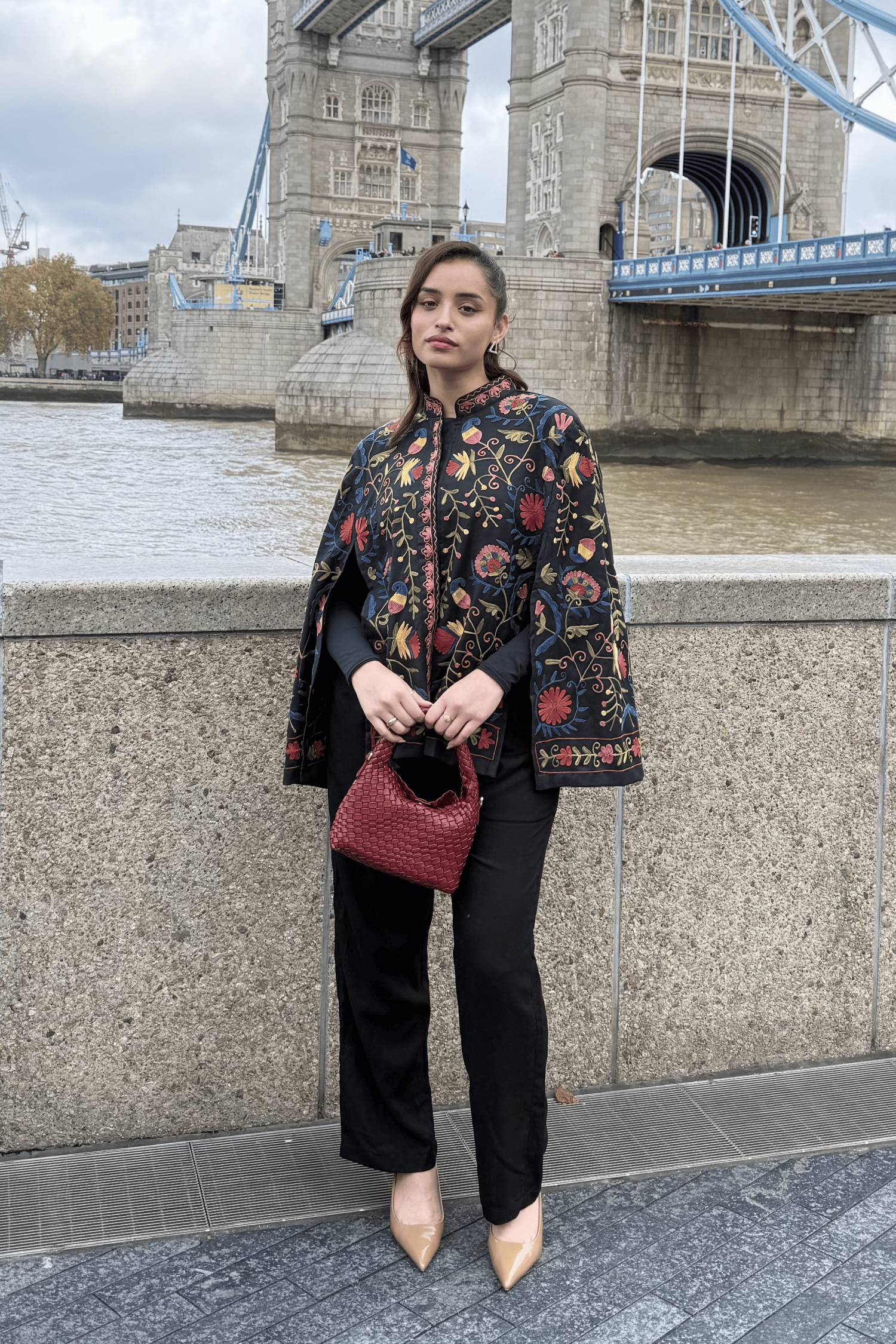 Woolen Kashmiri Aari Cape – Black Multi-Colour