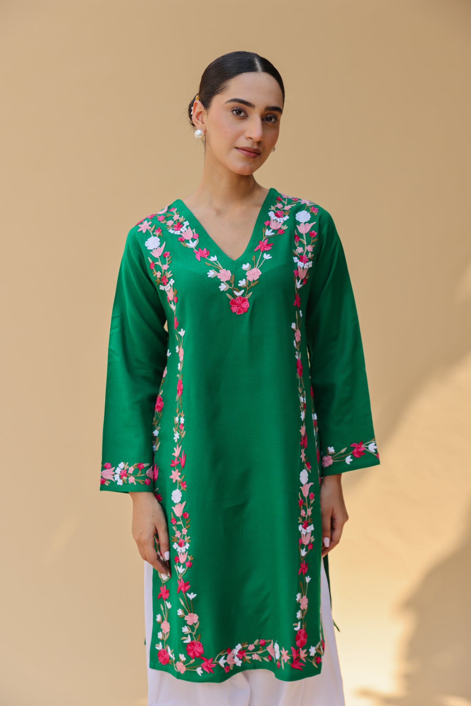 Woolen Kashmiri Aari Kurta – Bottle Green