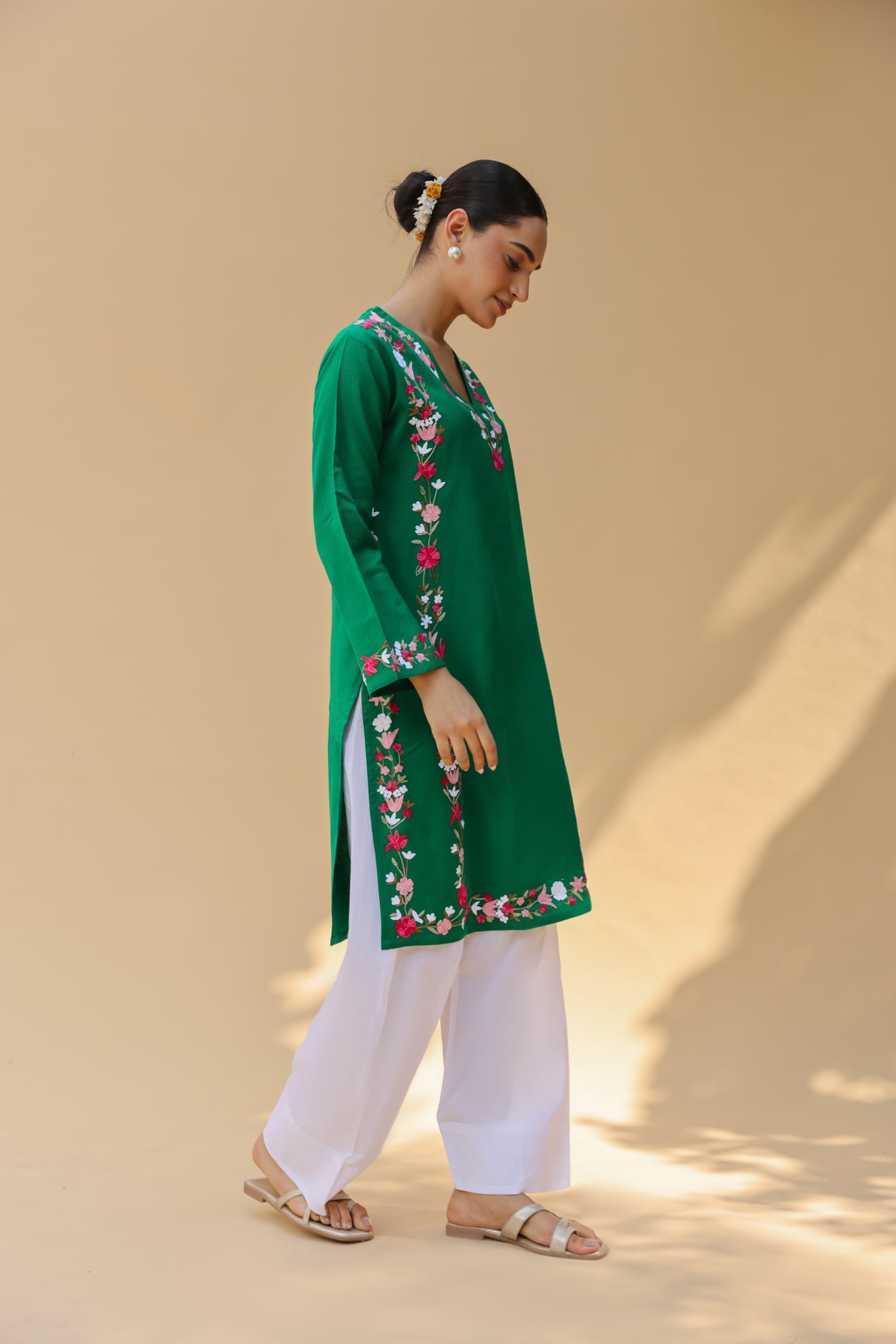 Woolen Kashmiri Aari Kurta – Bottle Green