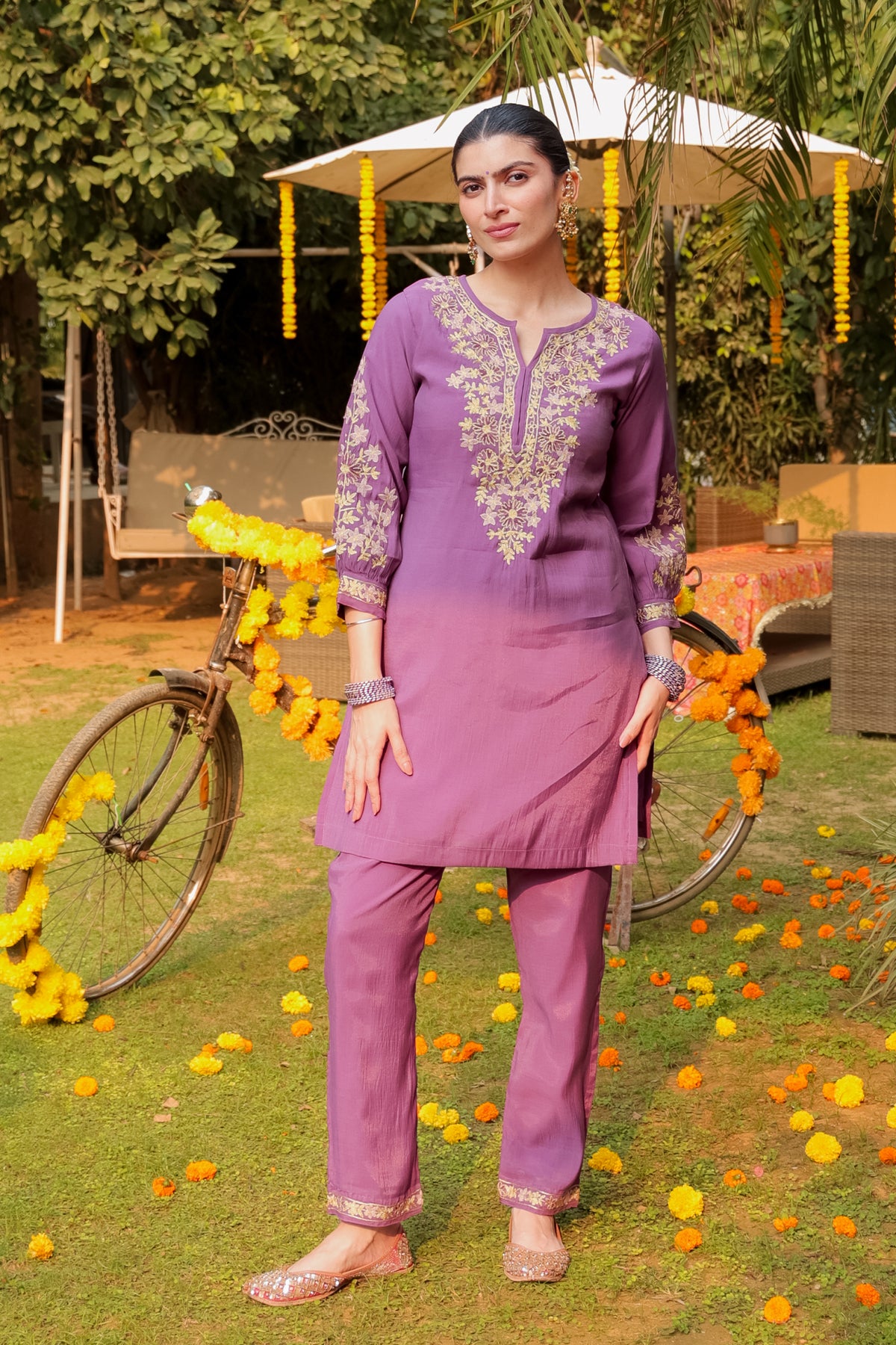 Kashmiri Zari Aari Mul Chanderi Straight Pant Kurta Set in Lavender