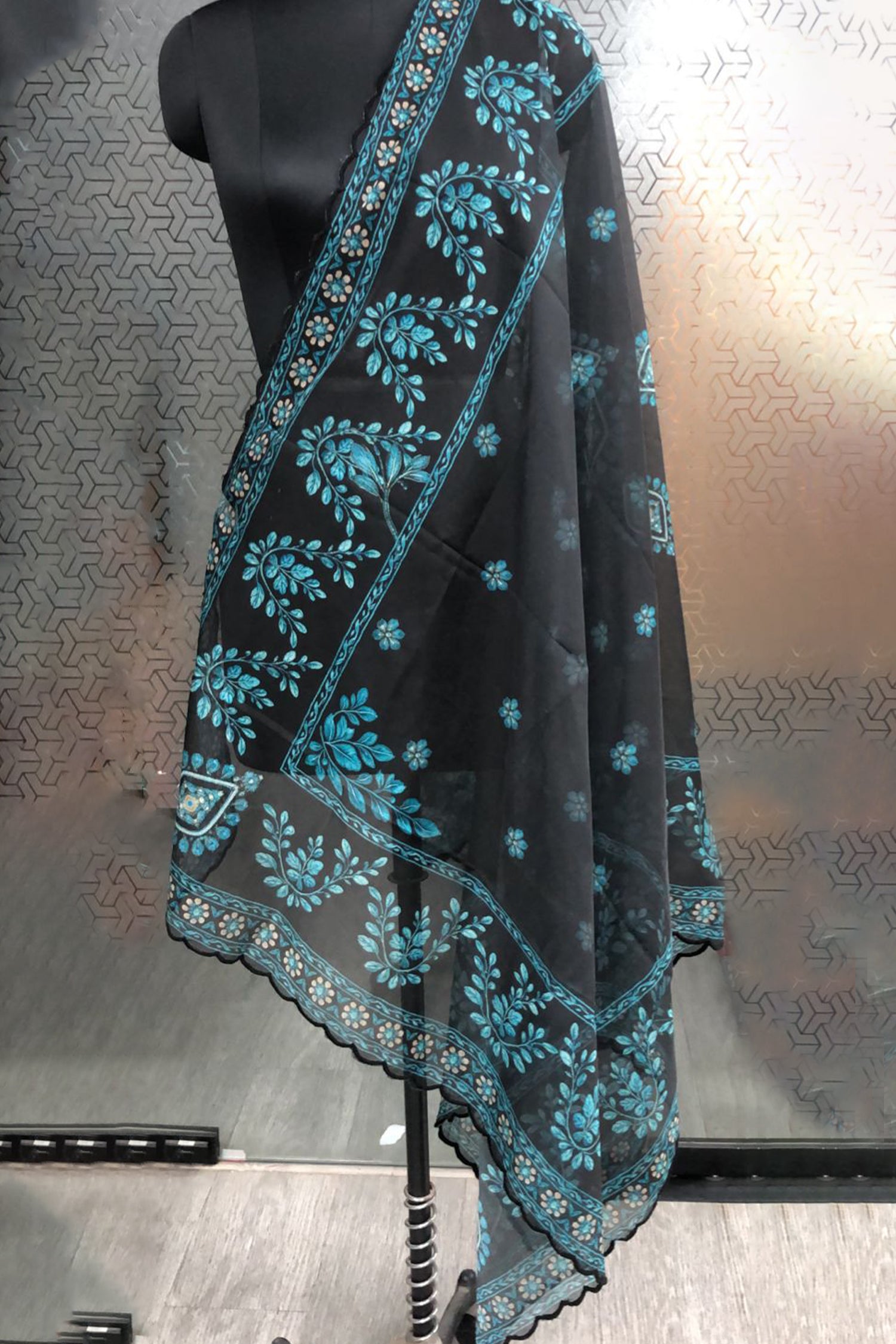 HK_LP51BlueDupatta/WhatsApp-Image-2026-04-14-at-15.04.57.jpg